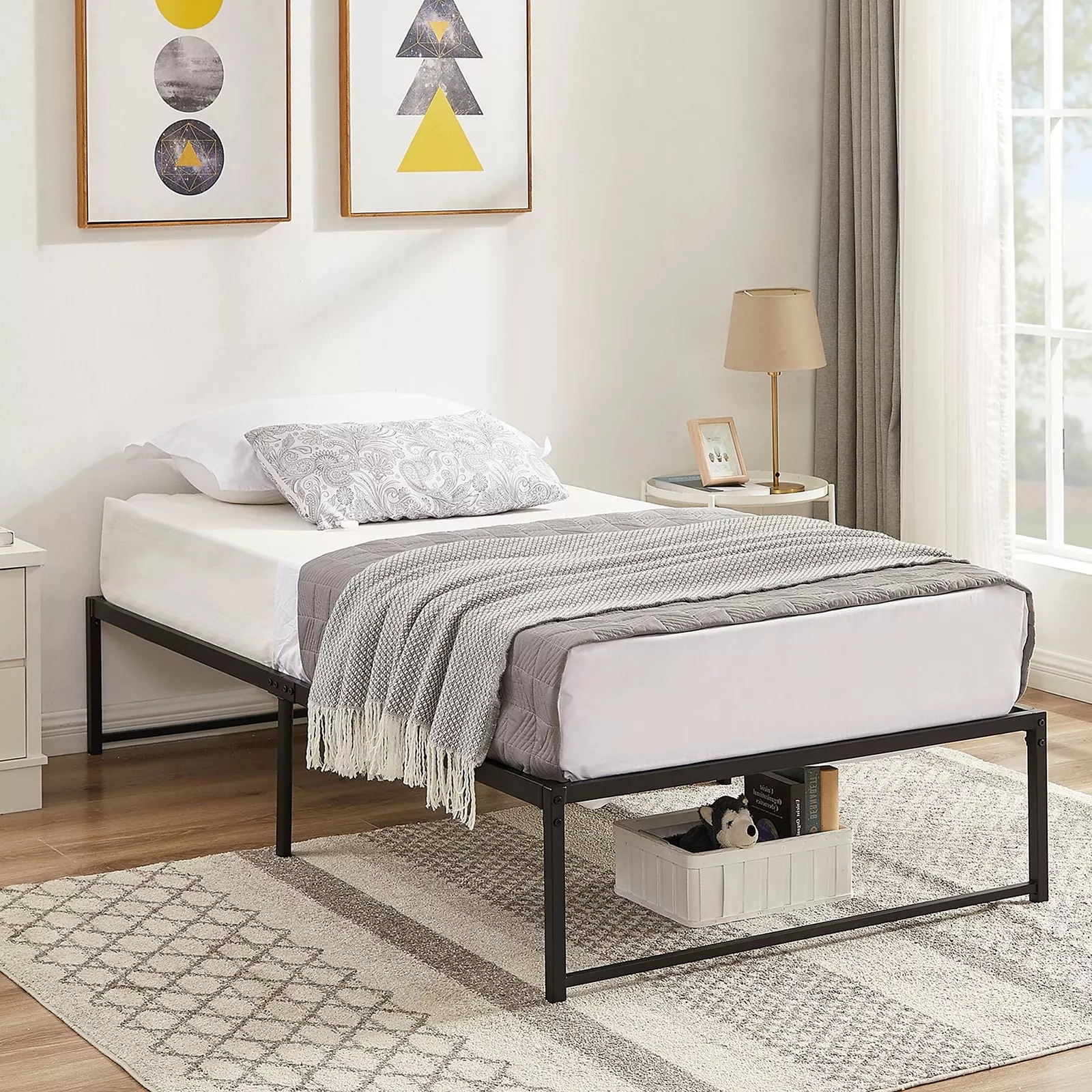 14 Metal Platform Bed Frame/Mattress Foundation/No Box Spring Needed