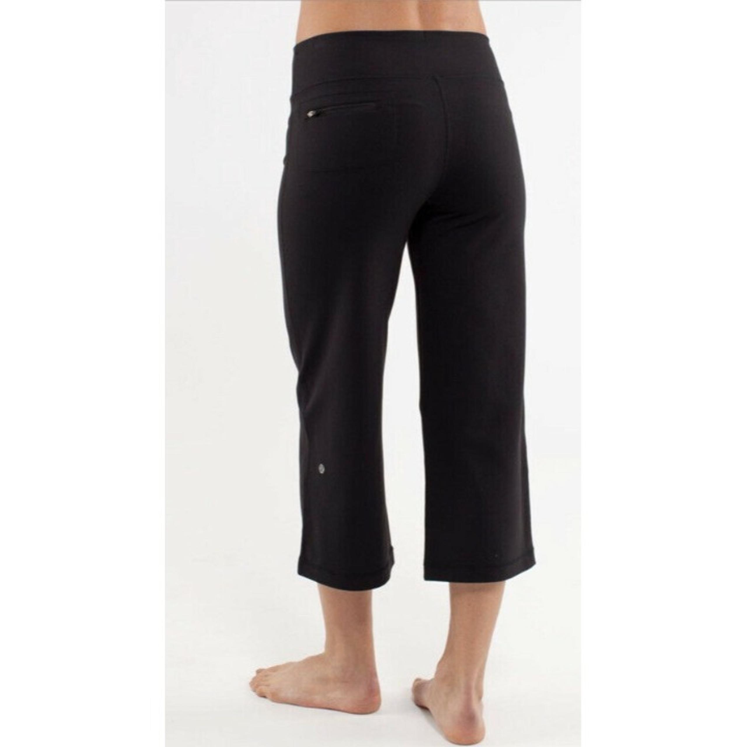 Lululemon Relaxed Fit Crop 2 Cropped Capri Pants Black Womens 8