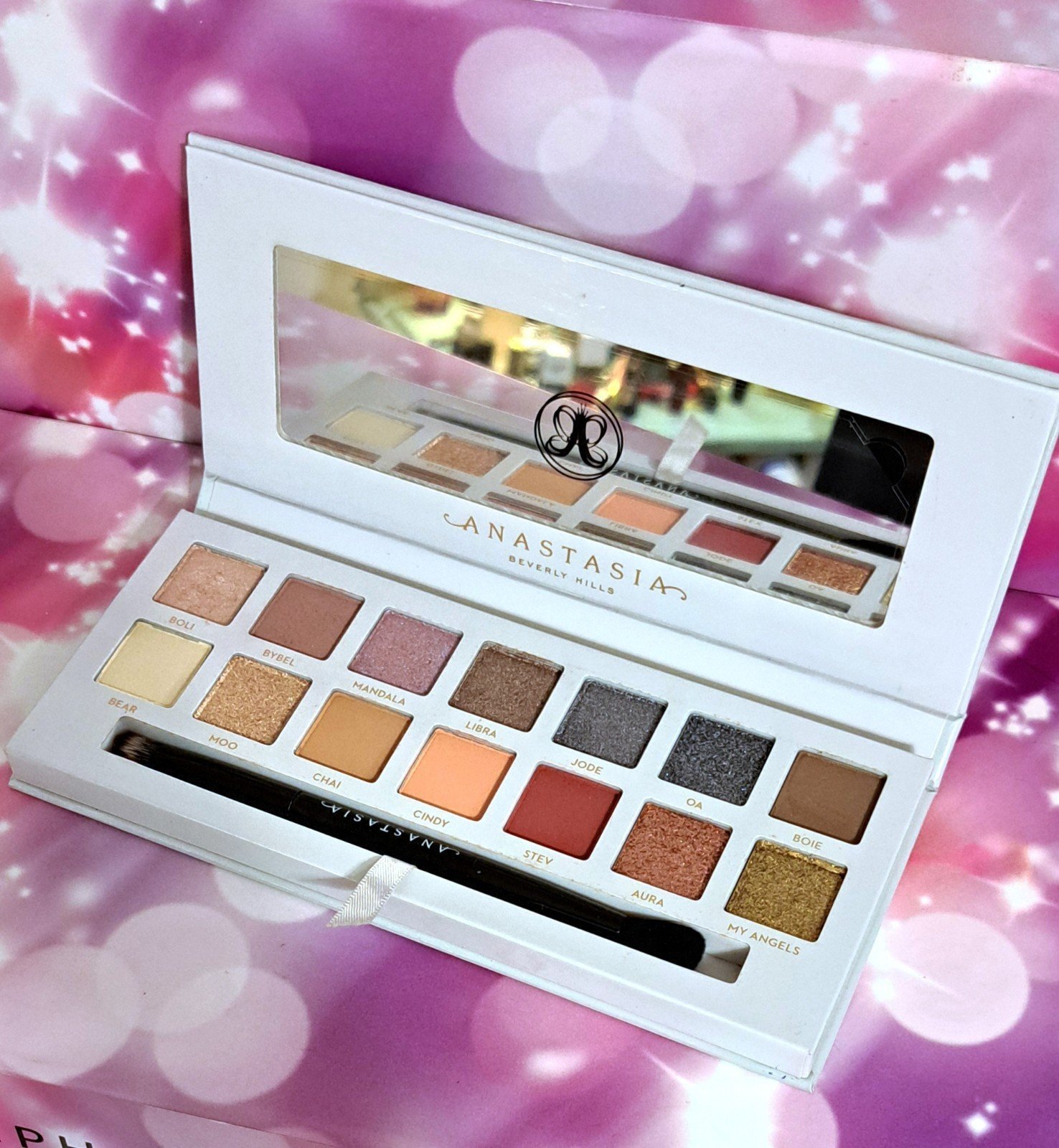 Anastasia Beverly Hills Carli Bybel 14 Pan Eyeshadow Pressed Pigment Palette