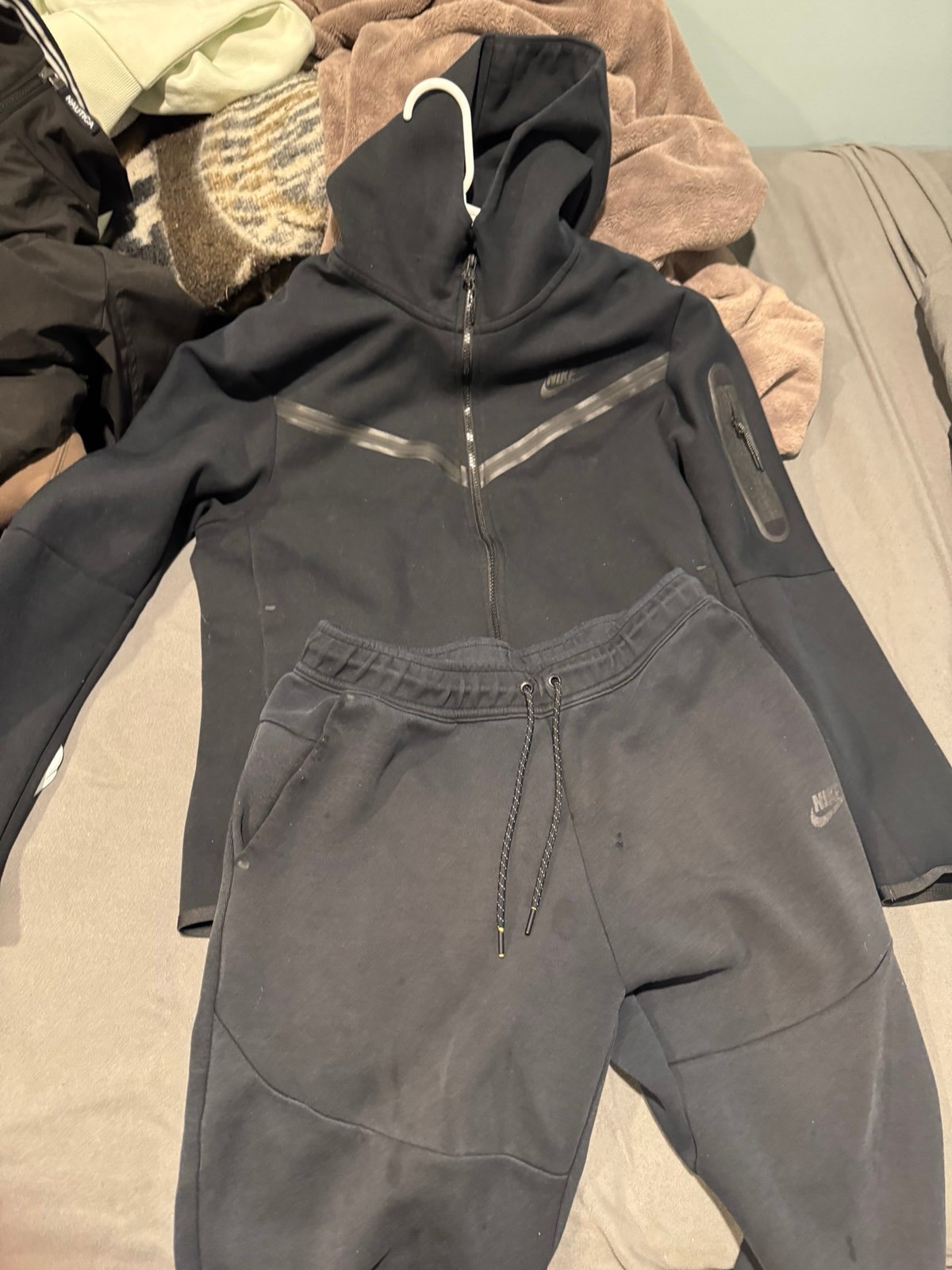 Nike men tech fleece top and pants sz Large black used