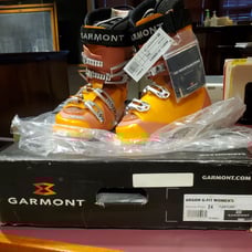 Garmont Womens Ski Boot size 24 Euro. USA size 7