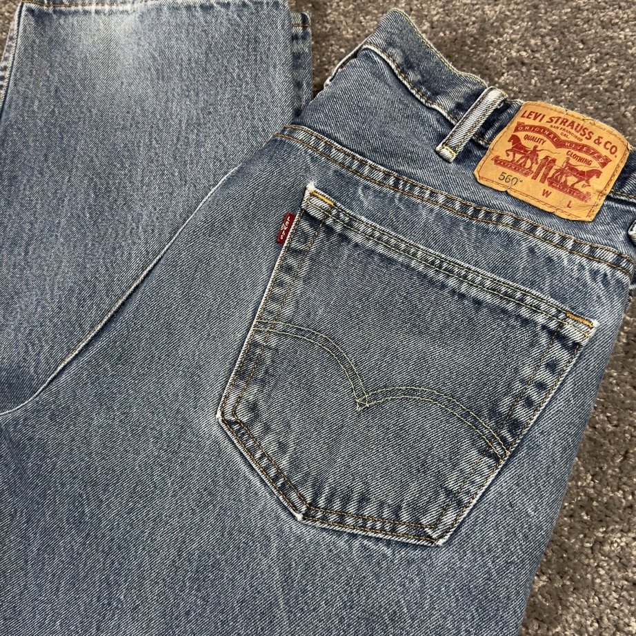 Levi's 560 Jeans Tapered Fit Men's Blue Medium Wash Measures 36x34