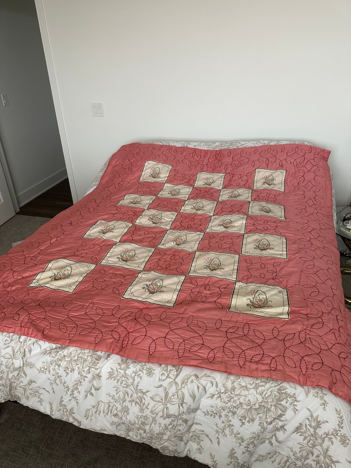 Quilt embroidered basket pink block quilt