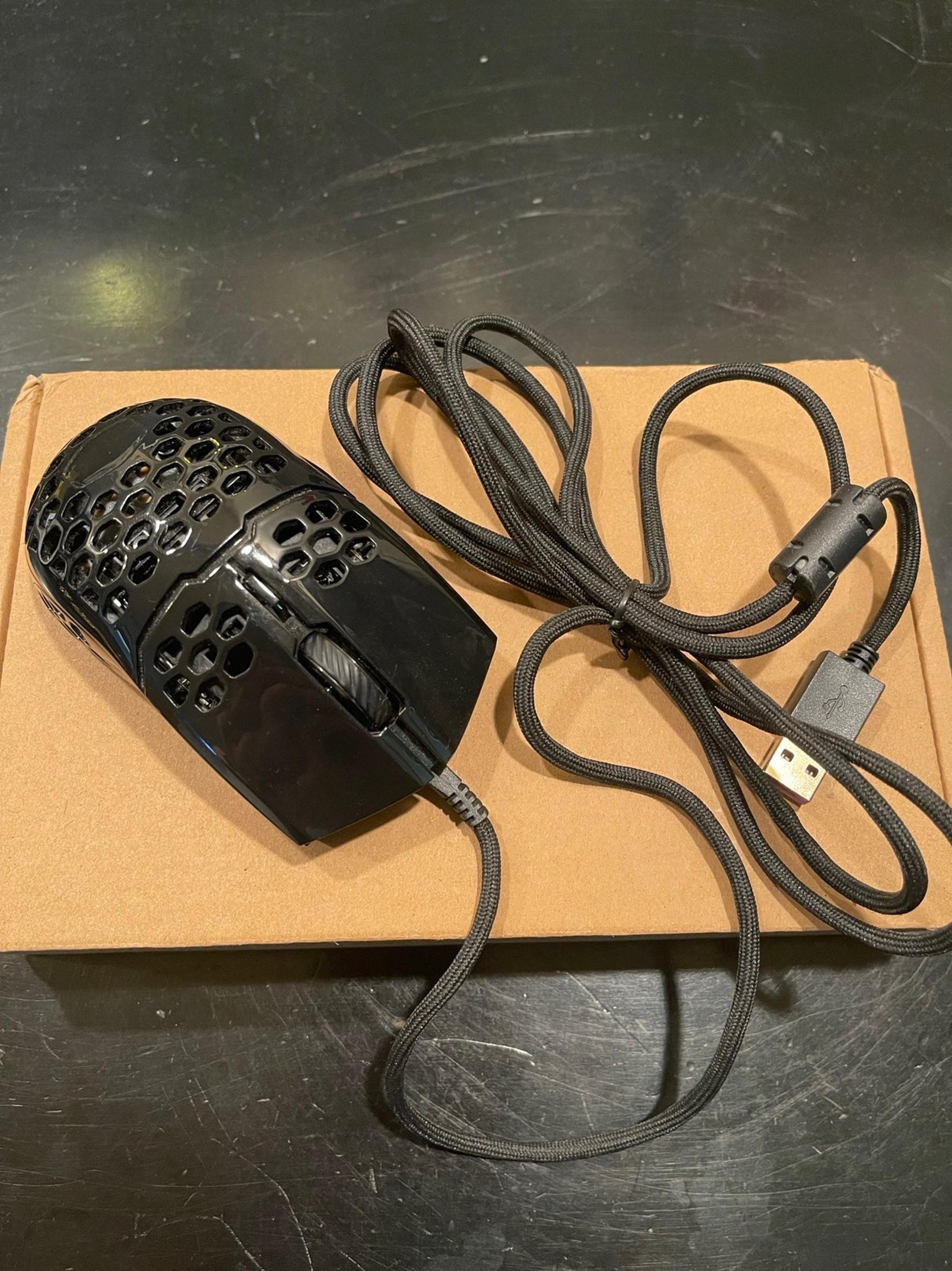 Gaming mouse - Cooler Master MM711 No RGB