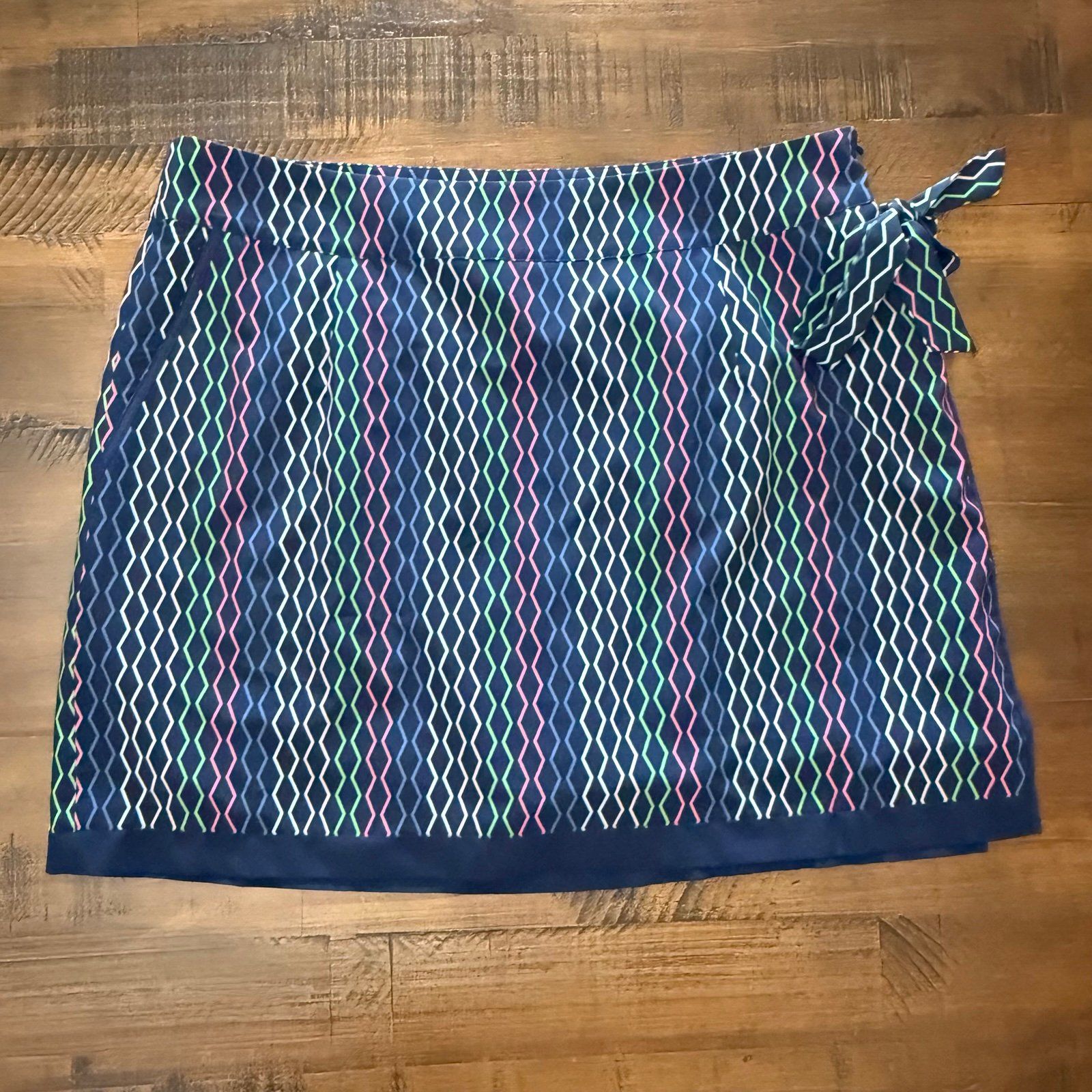 Golftini Skort Woman’s Stretch Golf Skirt Navy W/ Multi Color Zigzag Pattern 10
