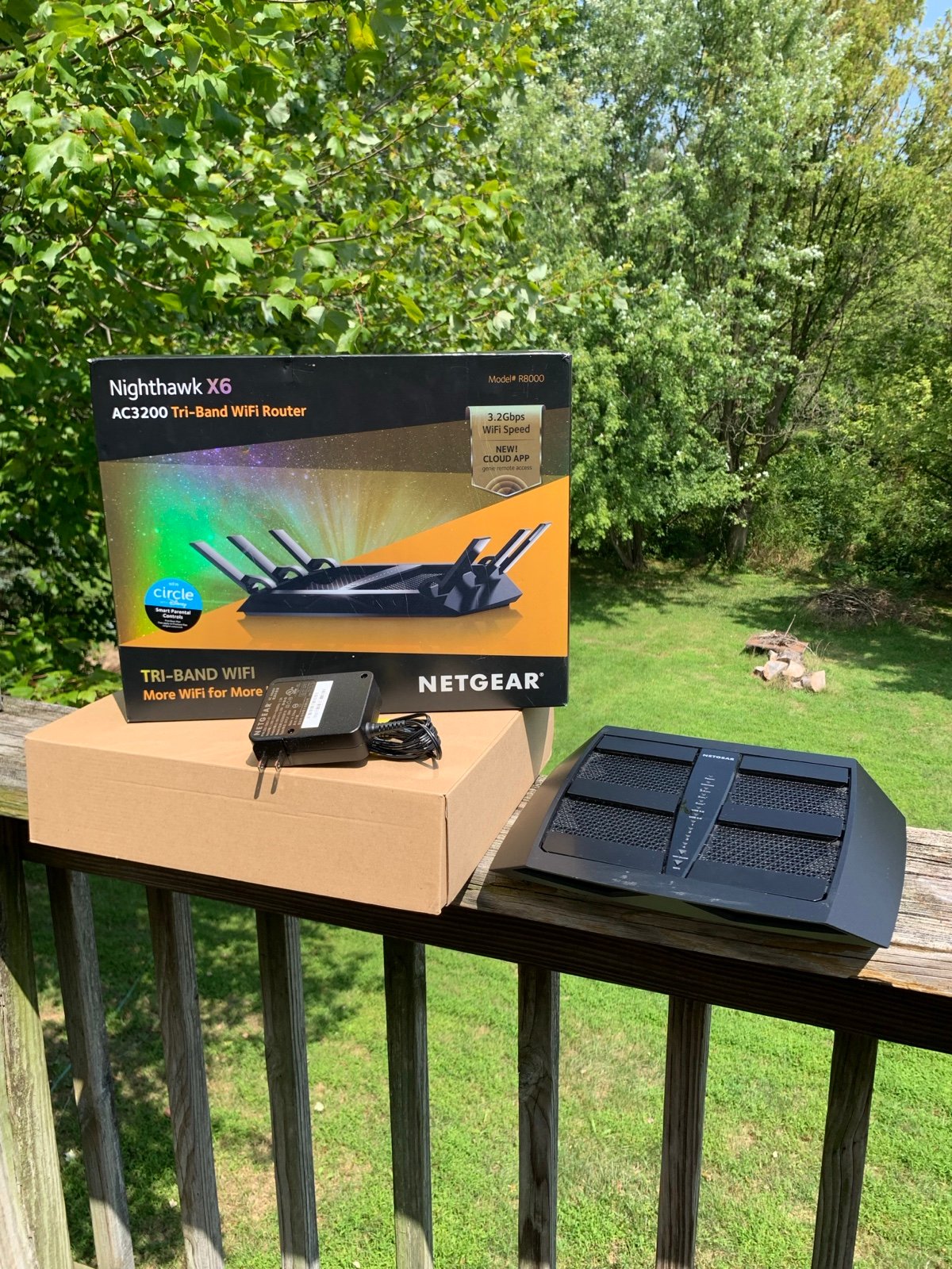 NIGHTHAWK X6 AC3200 Tri Band Wifi Router with Box Netgear