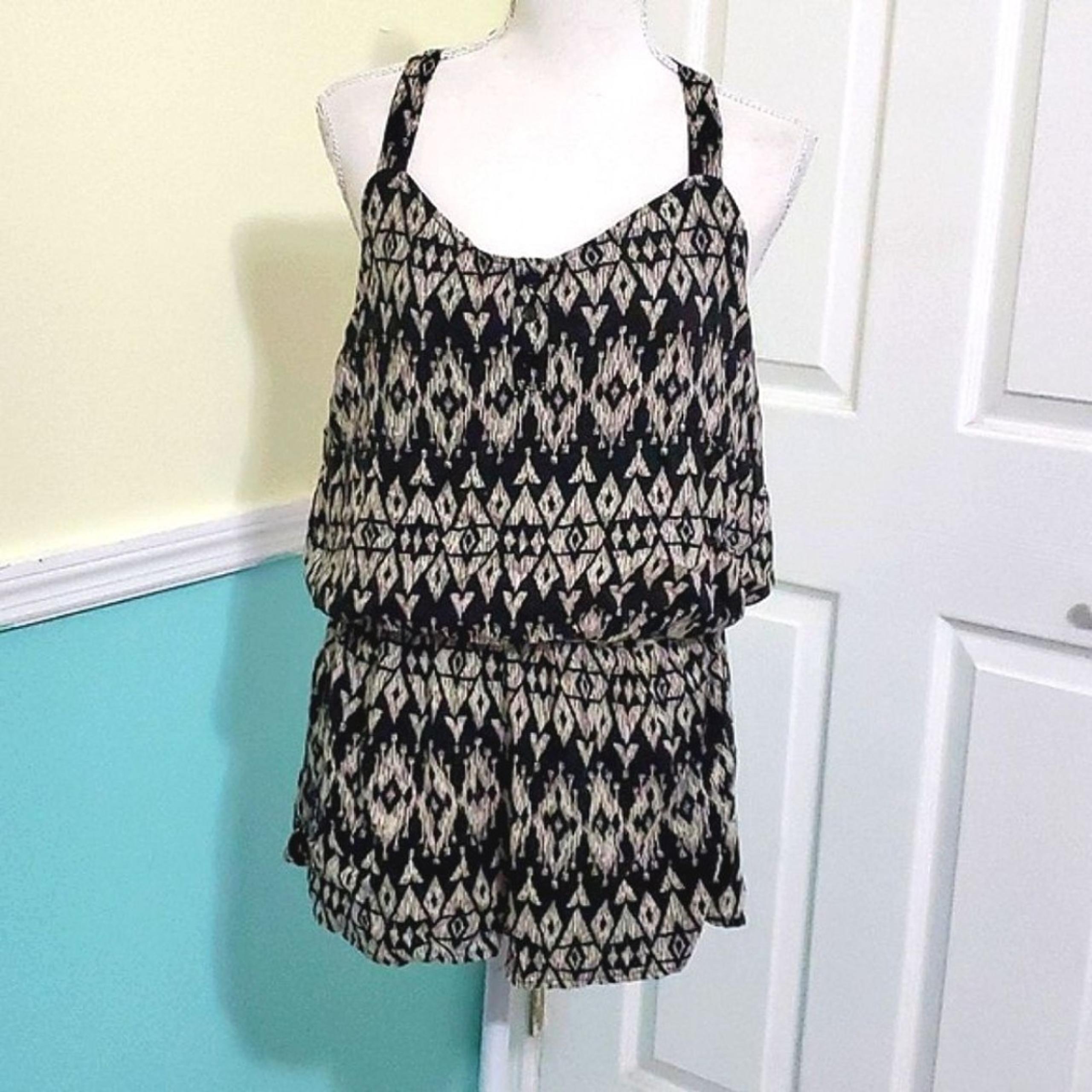 Full Tilt Tillys Boho Black & Beige Aztec Crossed Back Flowy Romper Beach Surf