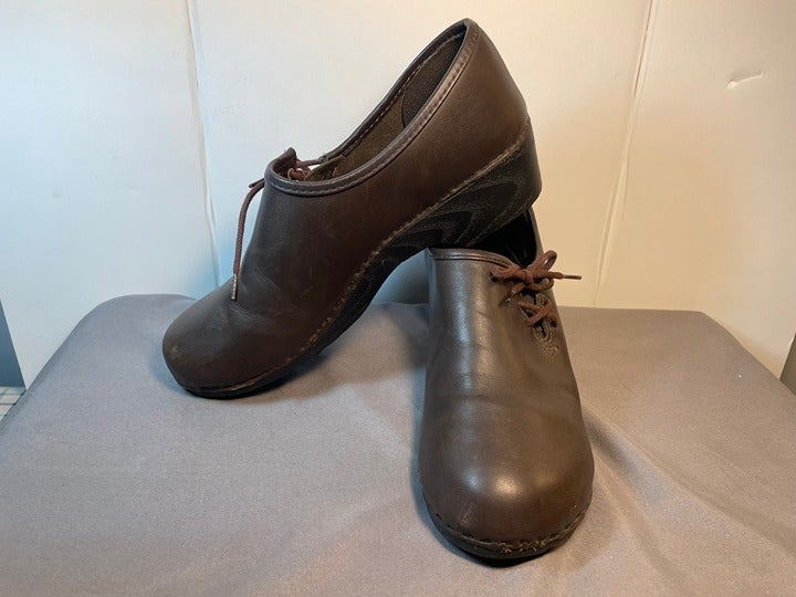 LL Bean L.L. Women's Genuine Leather Mocs Slip On Shoe Side Laced Mocha - 8