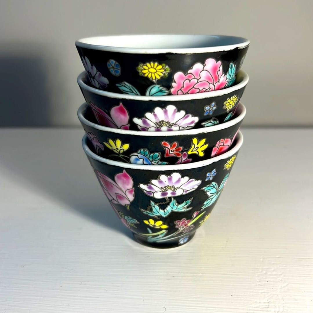 Set of four Jingdezhen Porcelain Miniature Bowls with Flower Designs - China
