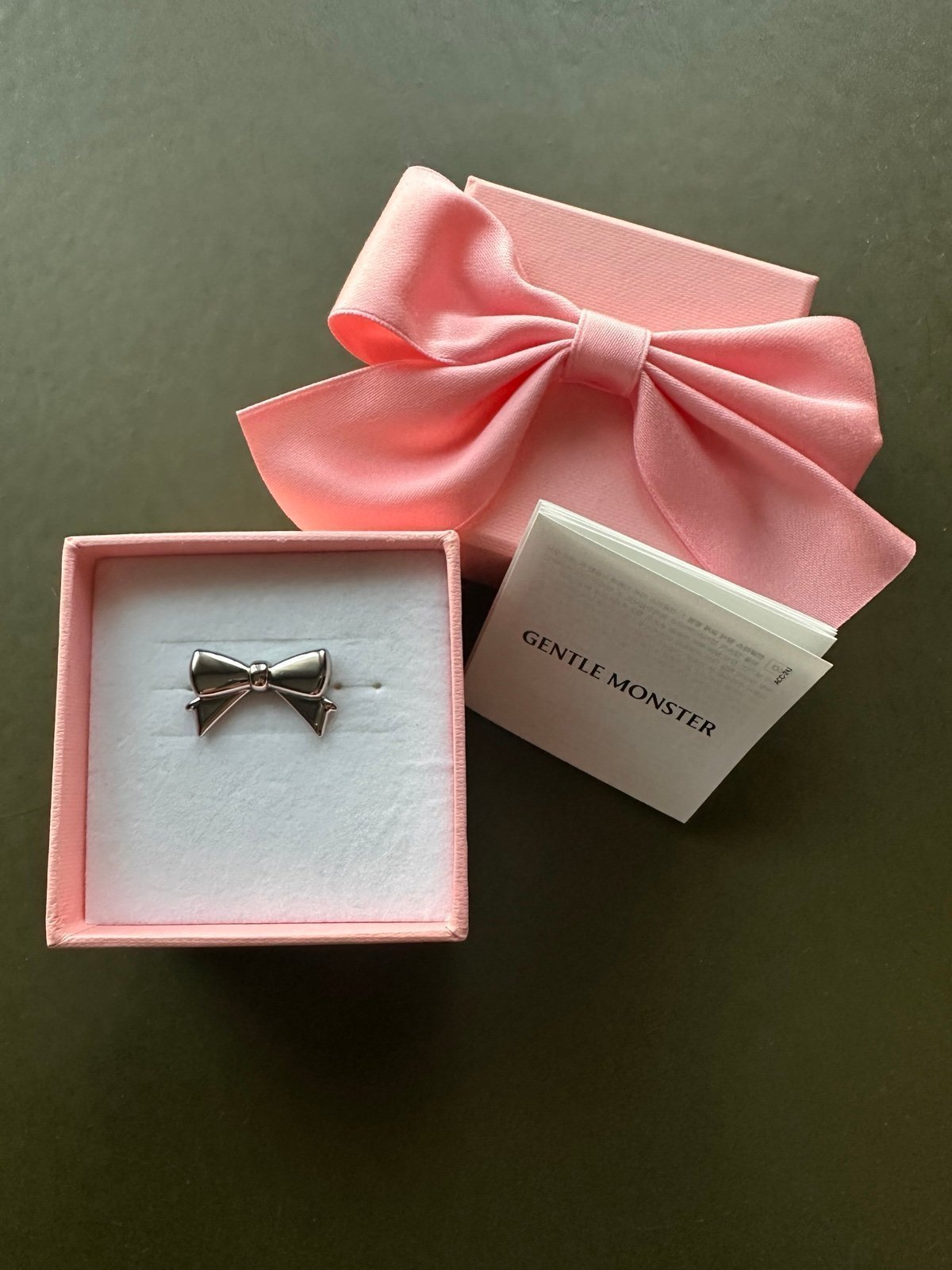 Jentle Salon - bow charm