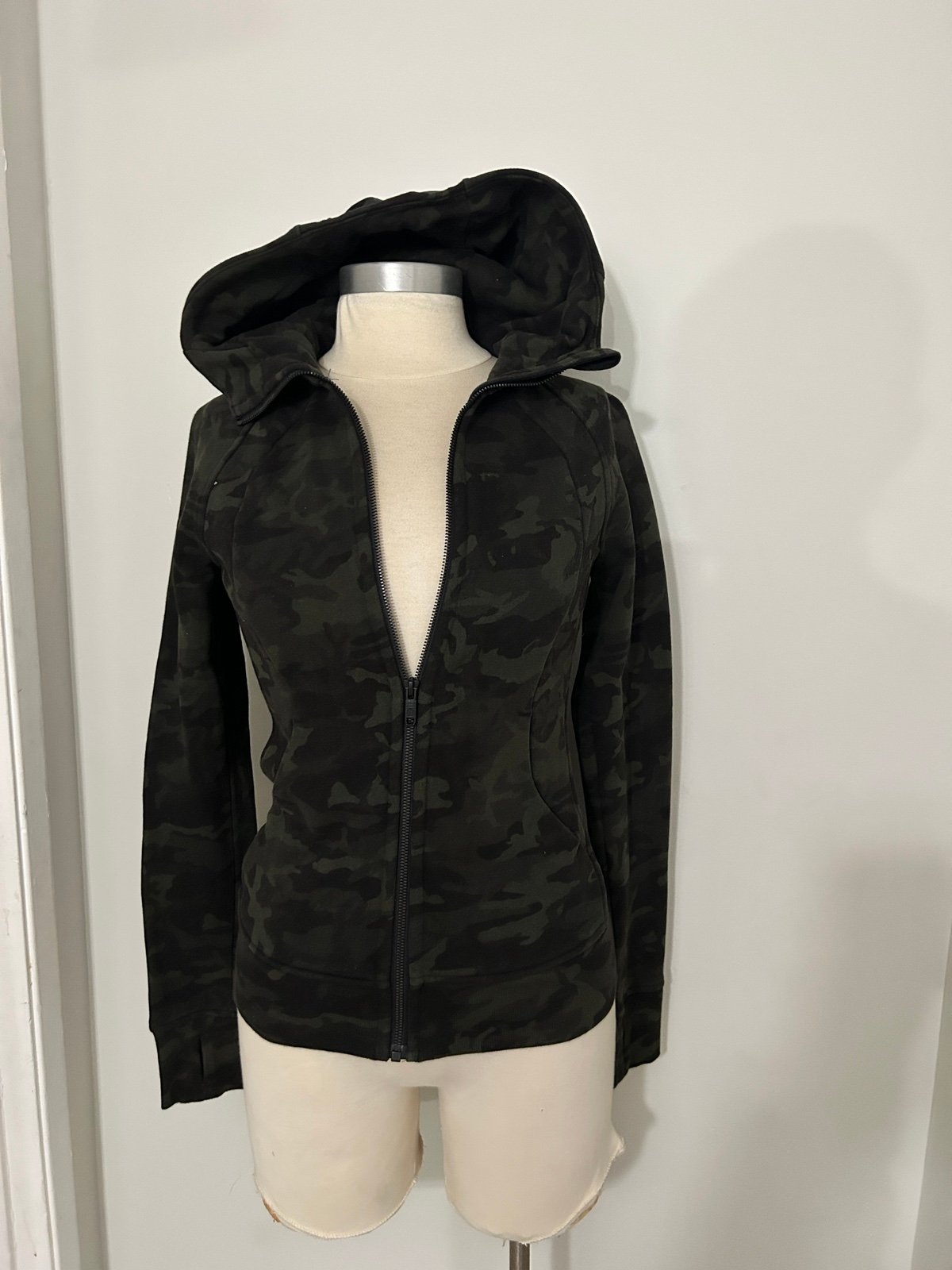 Lululemon camo scuba