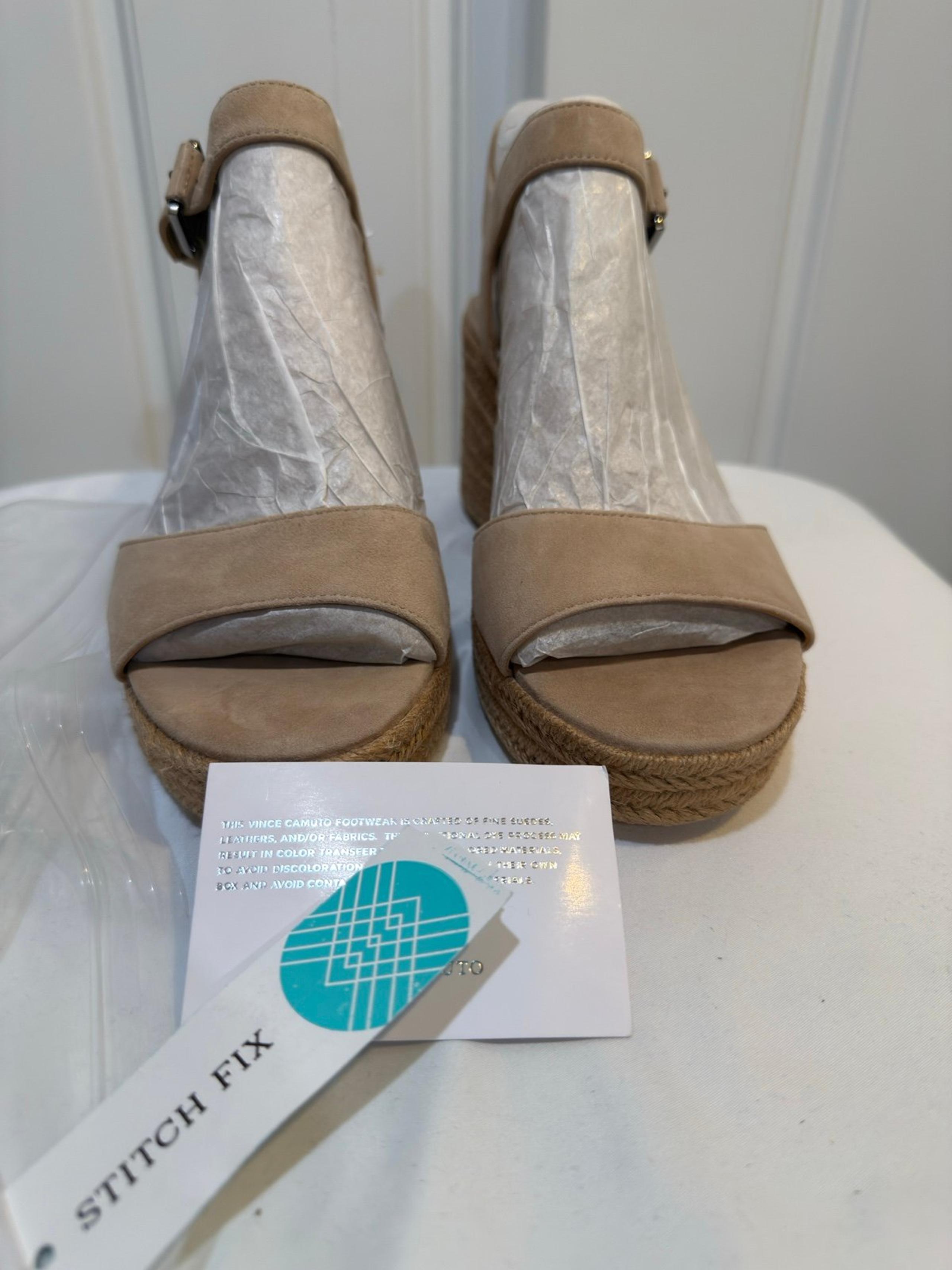 Vince Çamuto Ranneli Suede Beige sandals 8.5