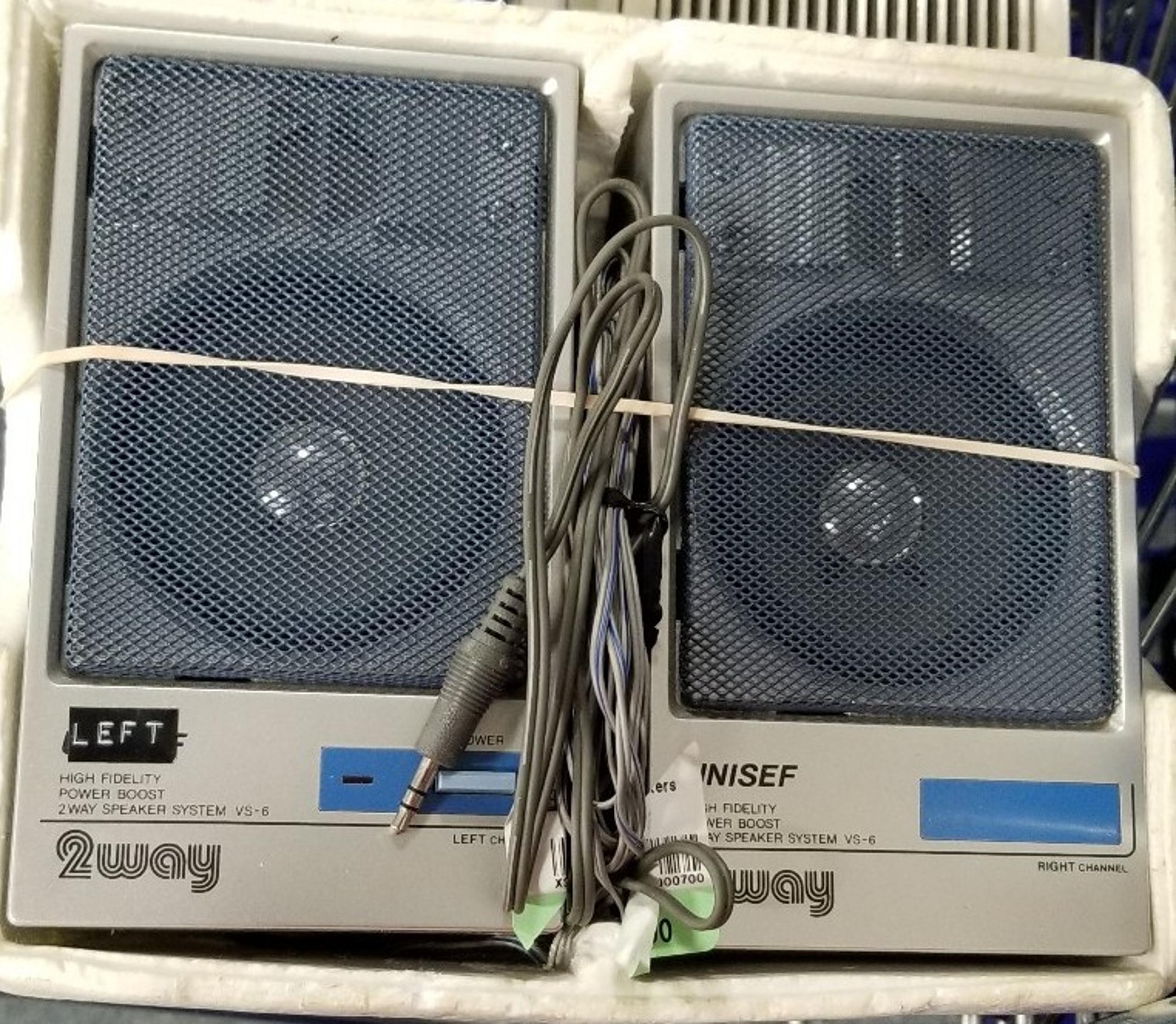 Unisef VS-6 Speakers for portable audio Vintage 80's