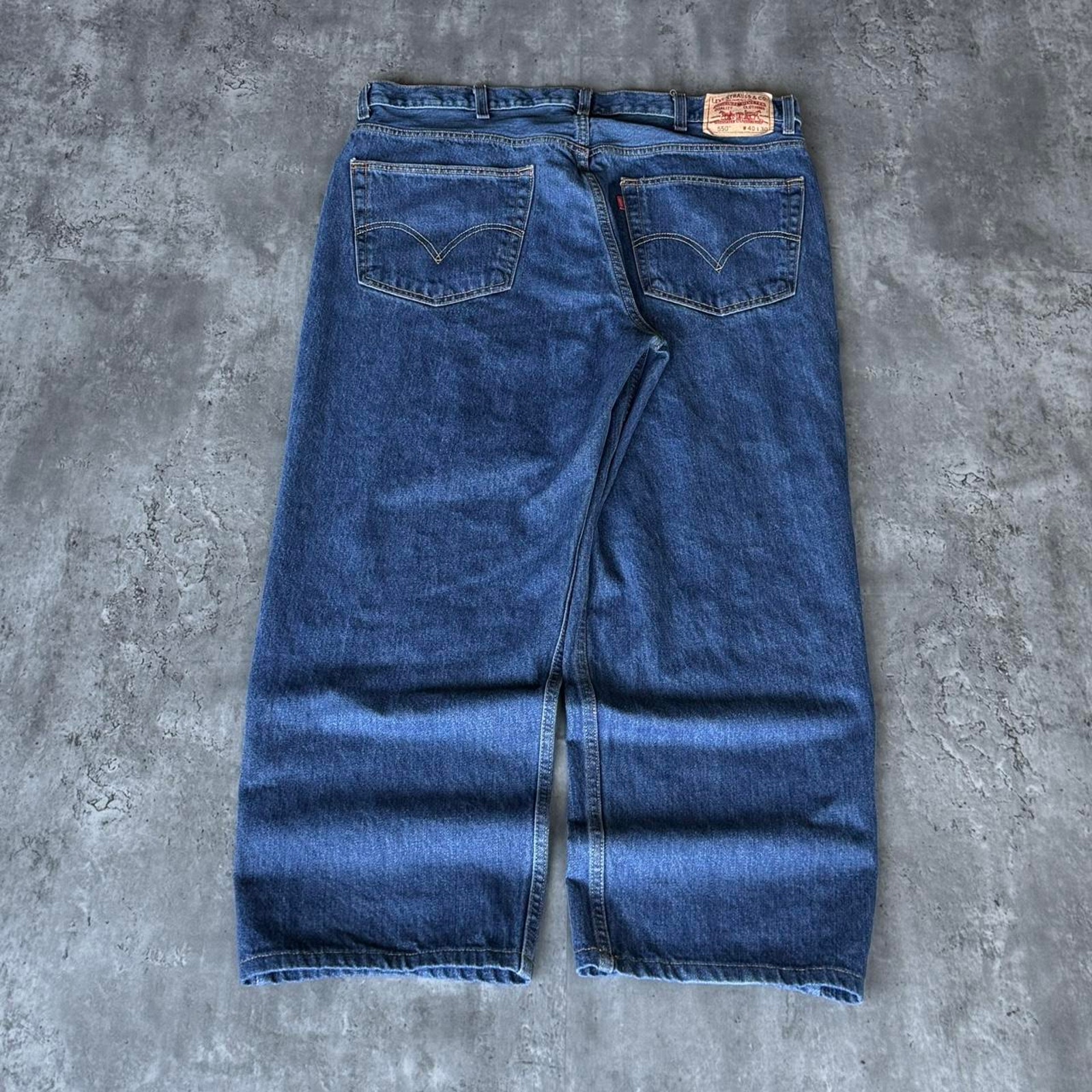 Vintage Y2K Levi’s 550 Relaxed Fit Essential Denim Jeans