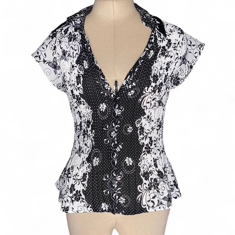 Sunny Leigh black and white floral polka dot crinkle button down top medium