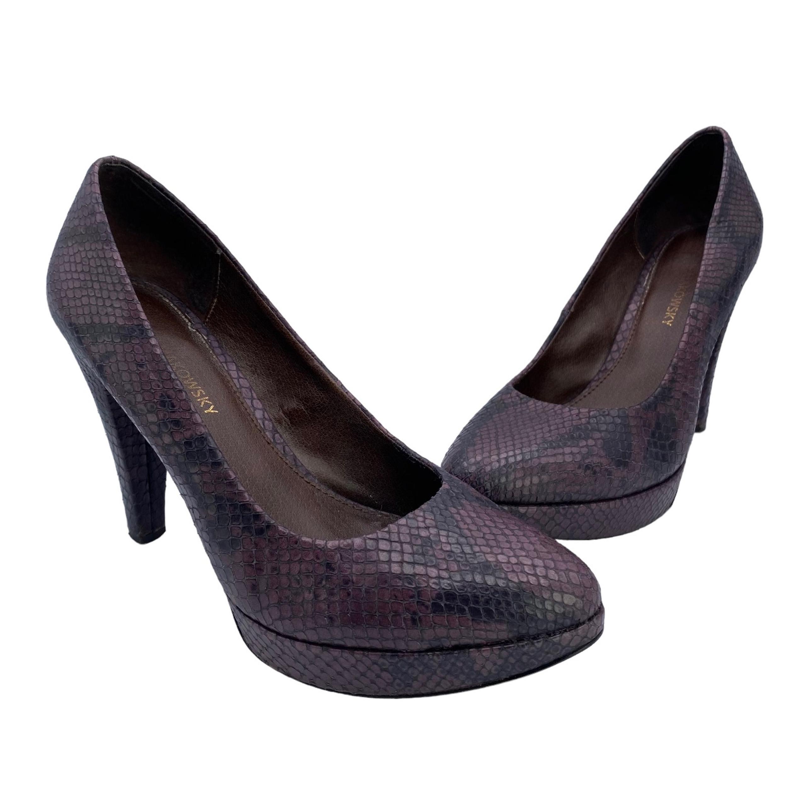 B Makowsky Bonnie Leather Snake Skin Purple Almond Toe Platform Heeled Pumps 8M