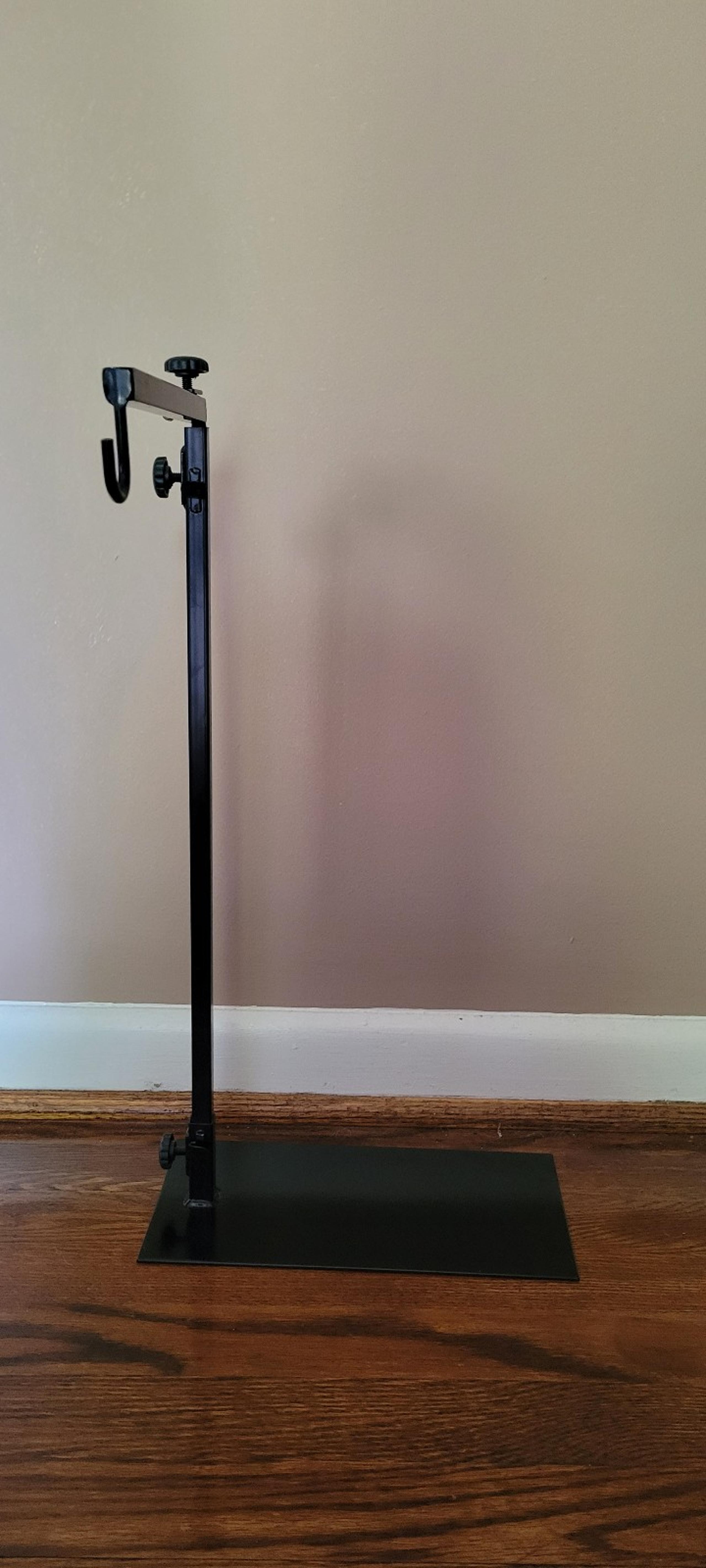 Reptile lamp stand