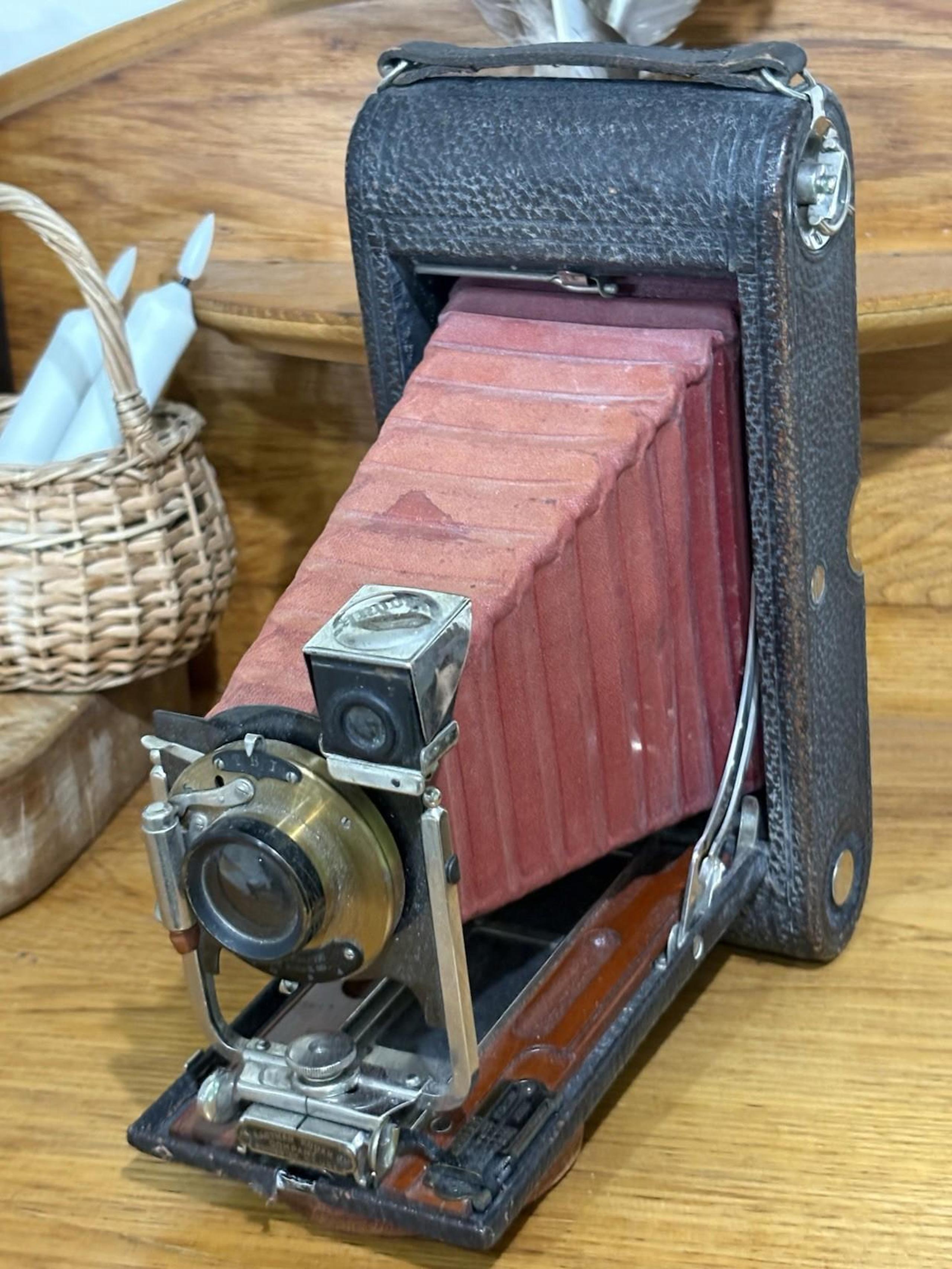 Antique Eastman Kodak NO. 3A FOLDING POCKET KODAK Model B-4 Camera w/ Red Bellow