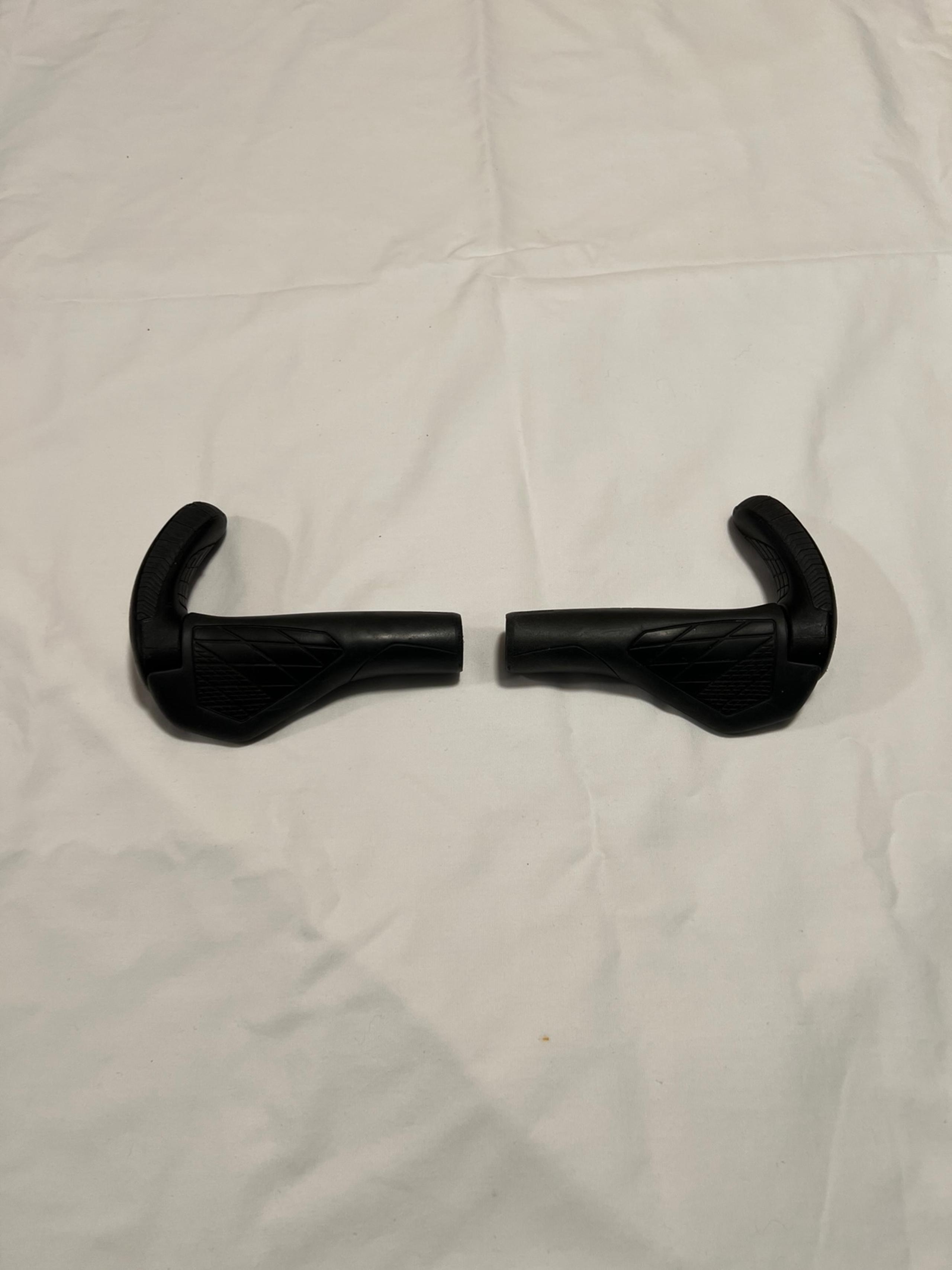 Ergon - GS2 Ergonomic Lock-on Bicycle Handlebar Grips with Small Size