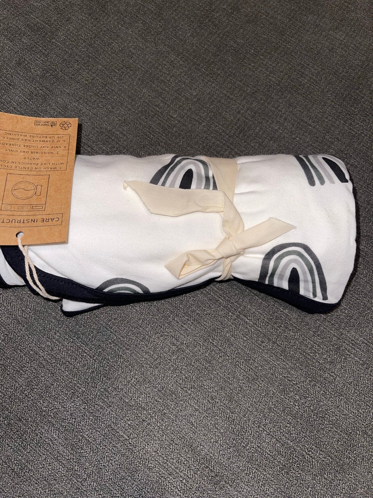 Kyte Baby - Black and White Rainbow - Swaddle