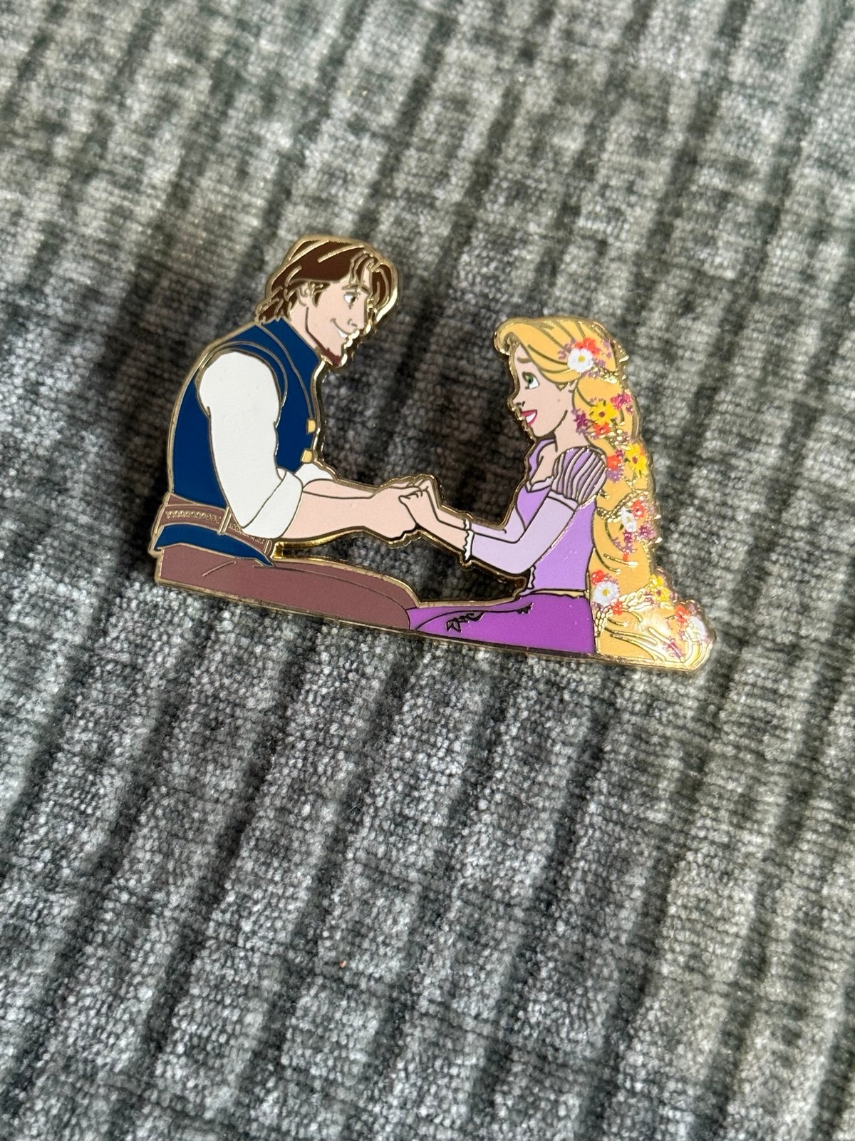 Rapunzel and Flynn pin