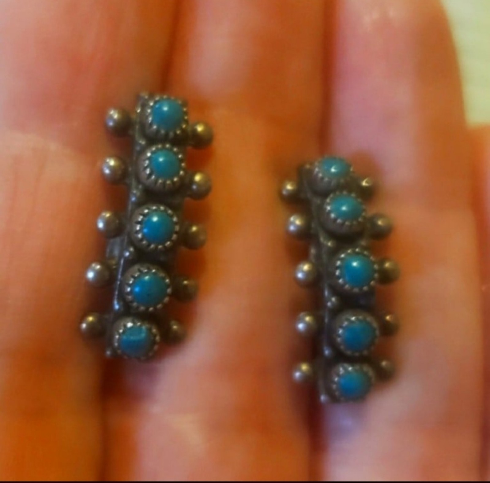 Vintage Native American Sterling Silver Turquoise Snake eye's Earrings Screwback