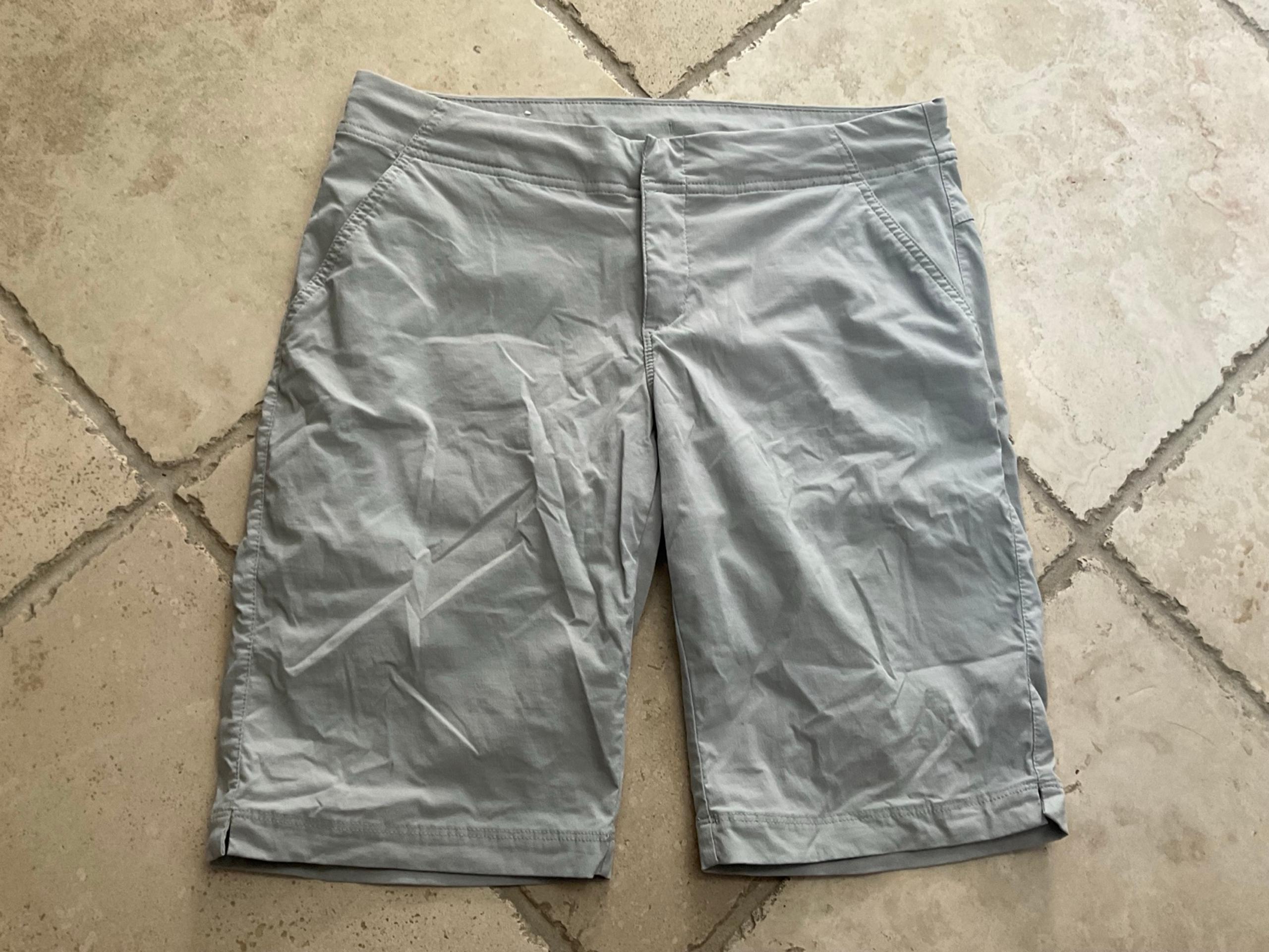 Bermuda Shorts - women’s size 10 - light gray and lightweight! - Columbia