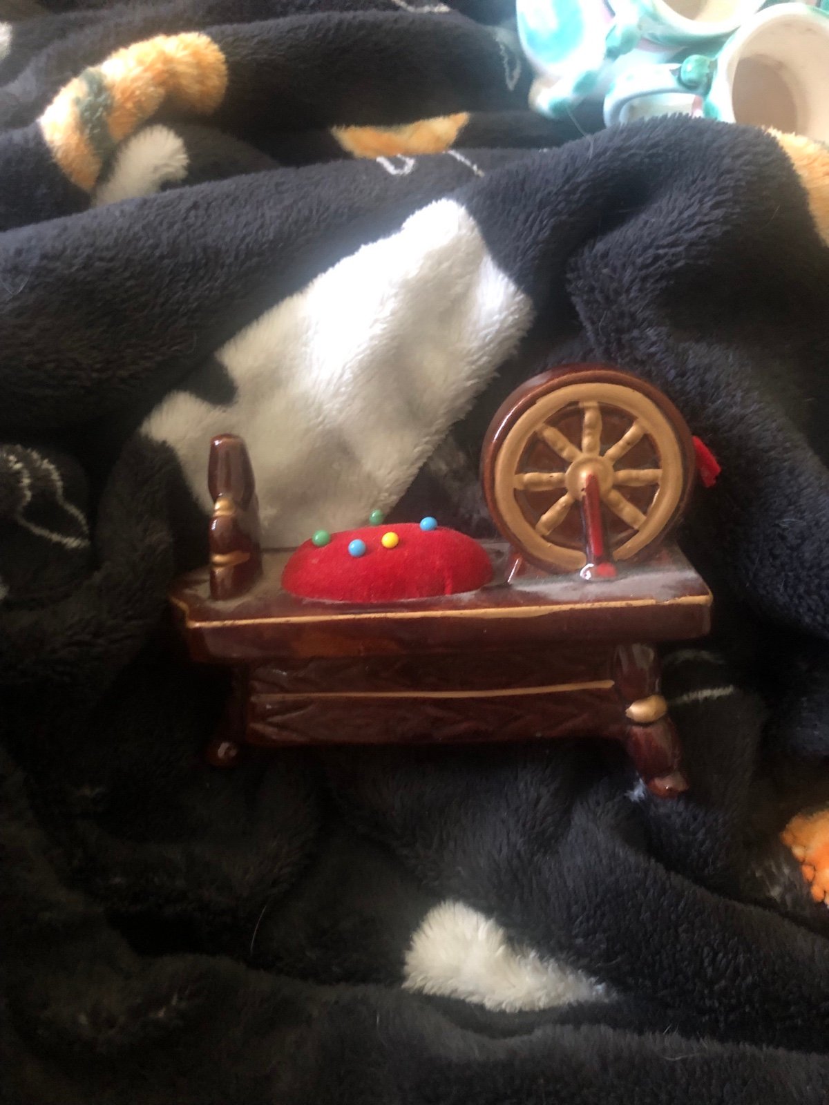 Vintage Enesco Spinning Wheel Figurine Pin Cushion Tape Measure Thimble Holder E