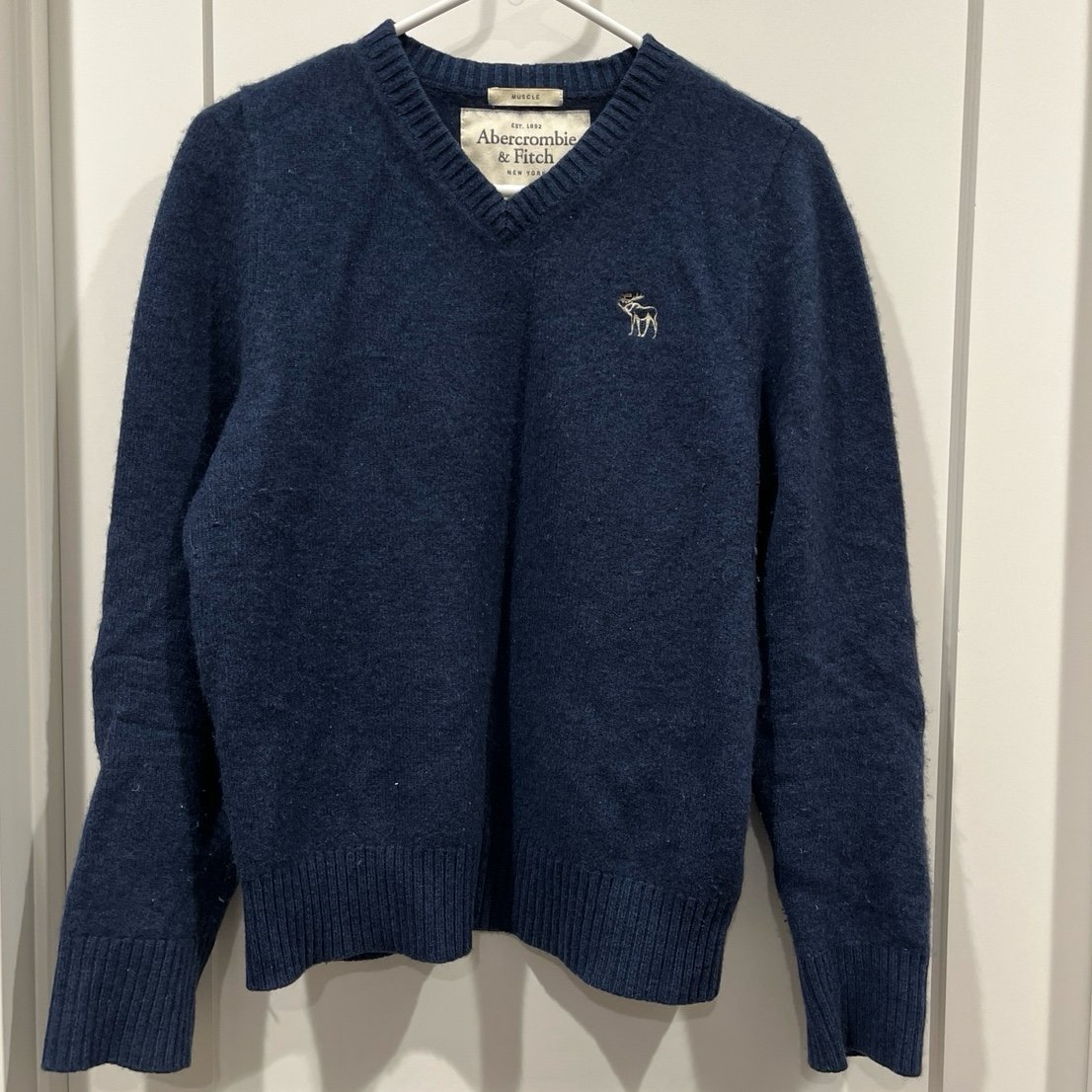 100% Cashmere Abercrombie & Fitch AF Men’s Large Navy V neck cashmere sweater
