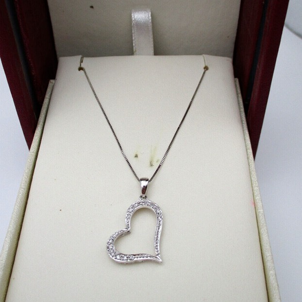 18K White Gold 15 Diamond Heart Pendant Necklace 17 in Box [N83]