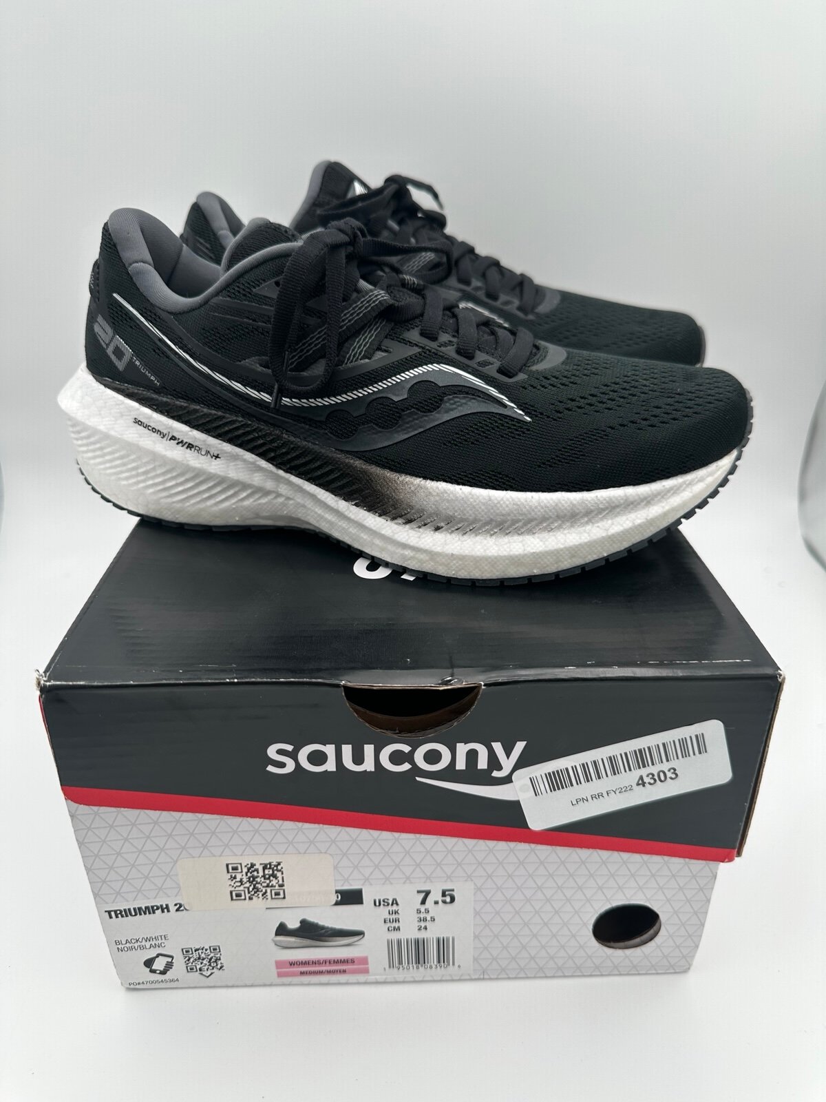 NEW Saucony Womens Triumph 20 black Running shoes Sneakers US size 7.5 EUR 38.5