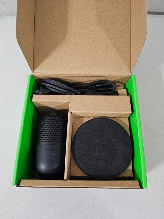 Razer Seiren V3 Mini Ultra-Compact USB Microphone NEW
