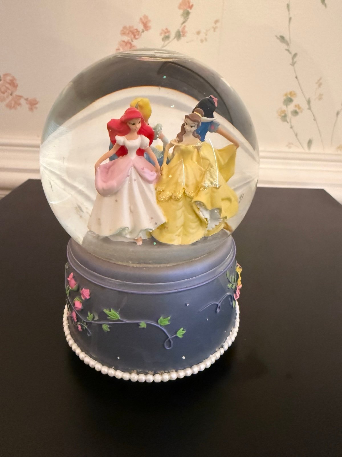 Disney Enesco Princess Snowglobe w/ Ariel, Belle, Cinderella, and Snow White