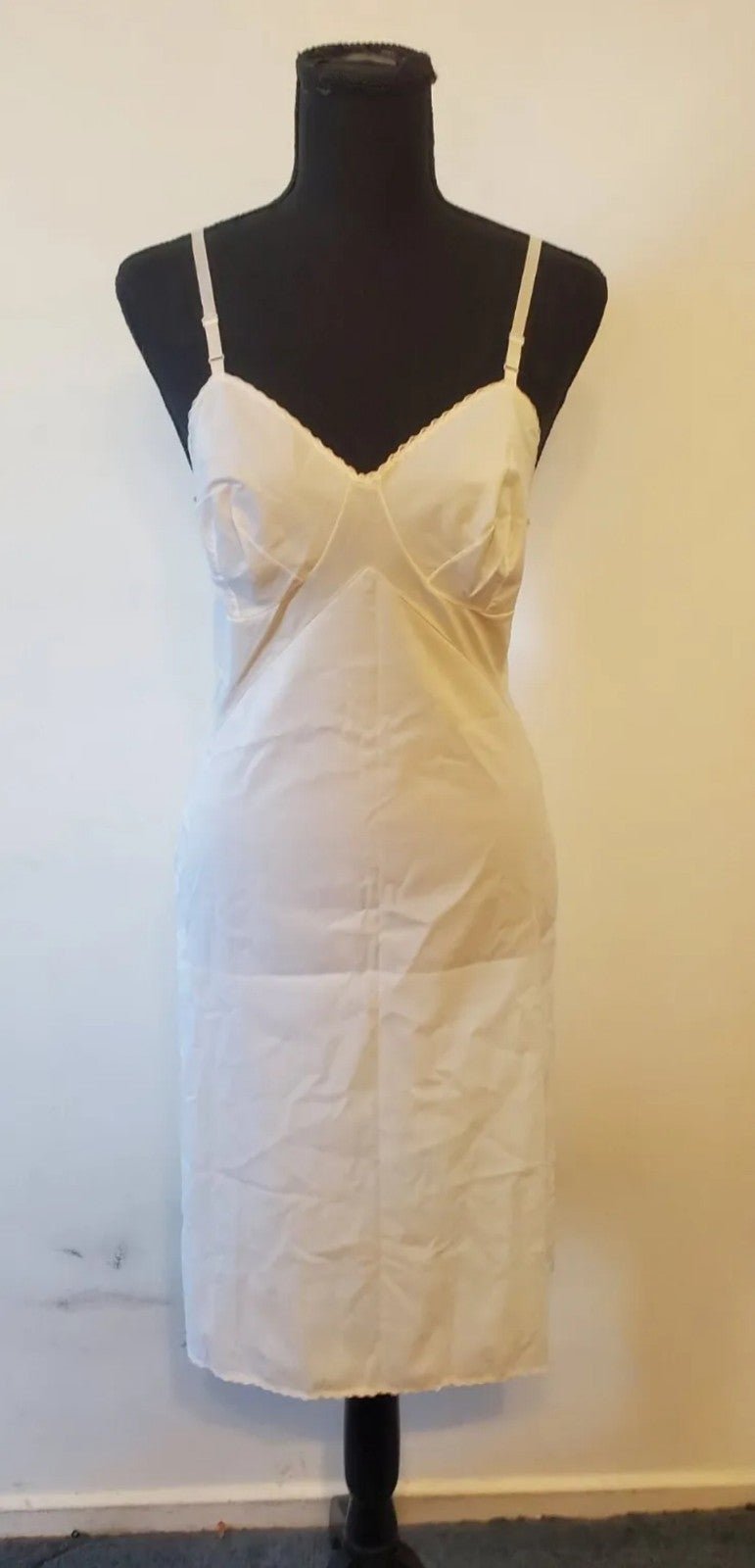 Vintage Vanity Fair Nylon Slip Ivory Size 36