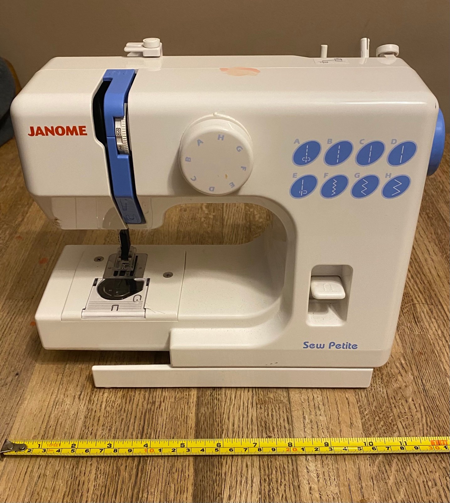 Janome  Sew Petite Sewing Machine Model 525 Portable Compact w/ Pedal
