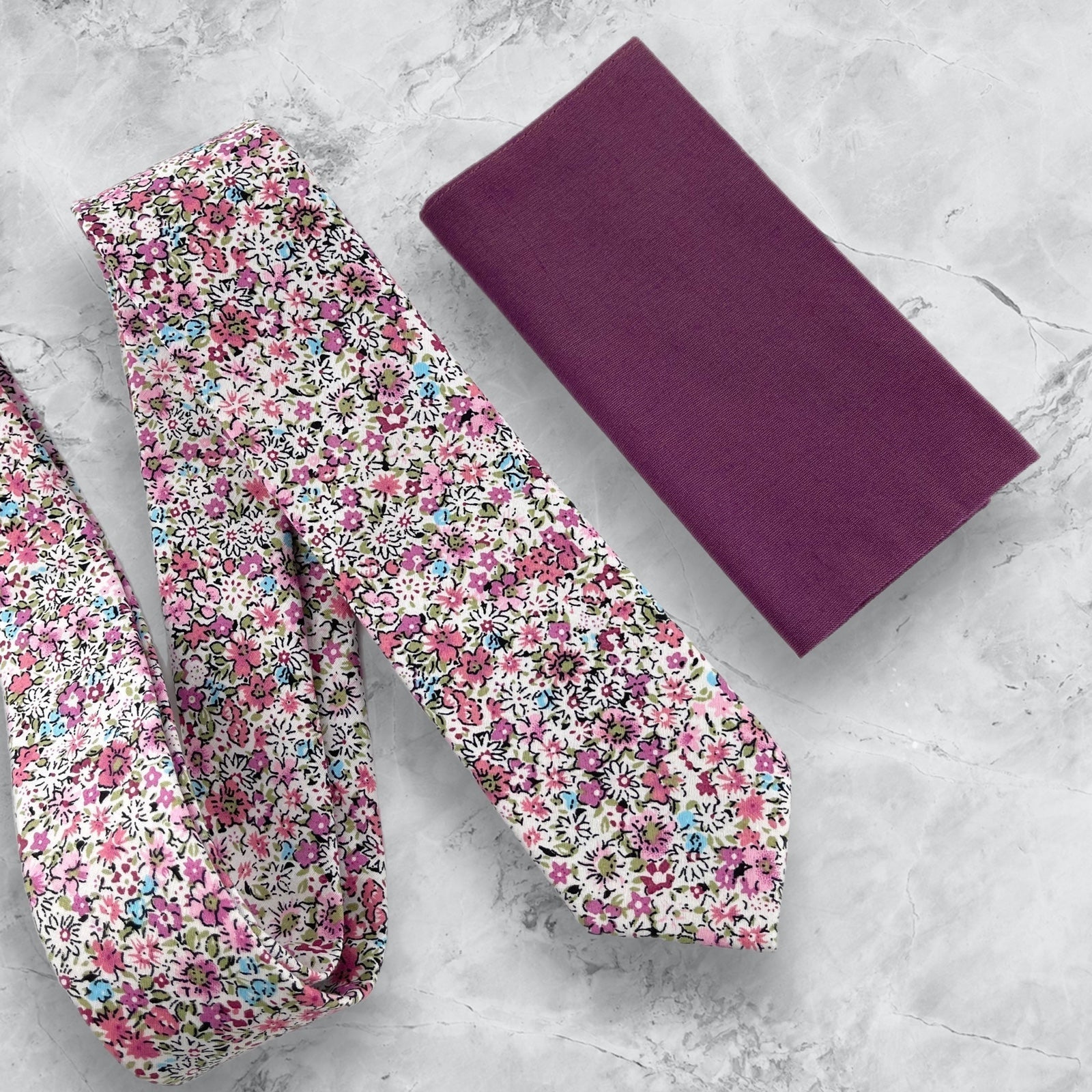 Men’s Ditsy Floral Print Necktie & Silk Pocket Square Set