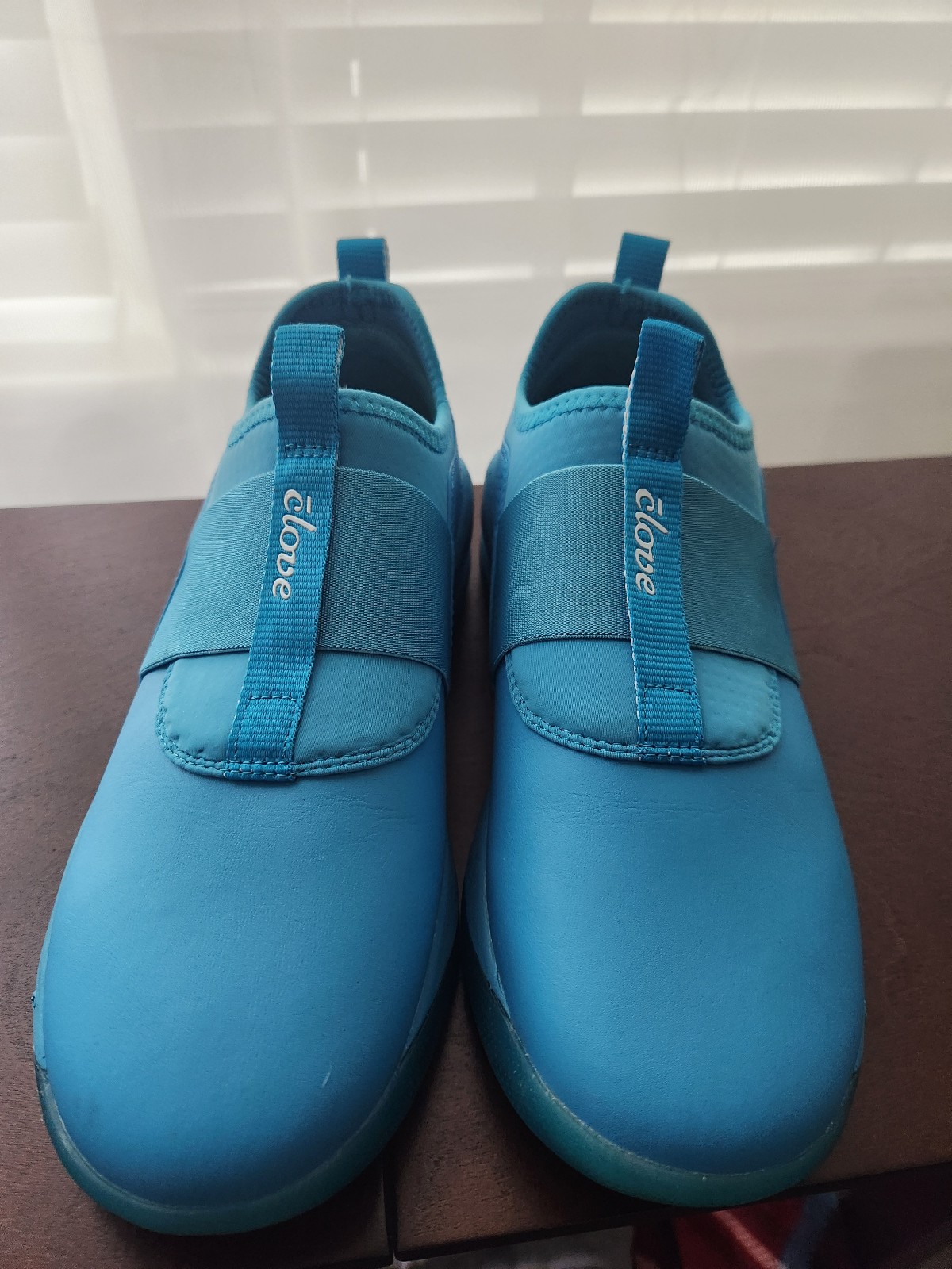 Clove nurse shoes