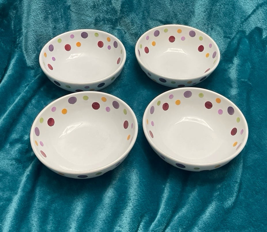 Set of 4 ~ Pampered Chef Simple Additions Polka Dots Cereal Soup Bowls