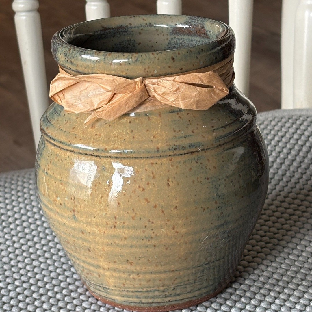 1985 Green Signed Linda Boyer Studio Pottery Vase Vessel 6.5 H x 4