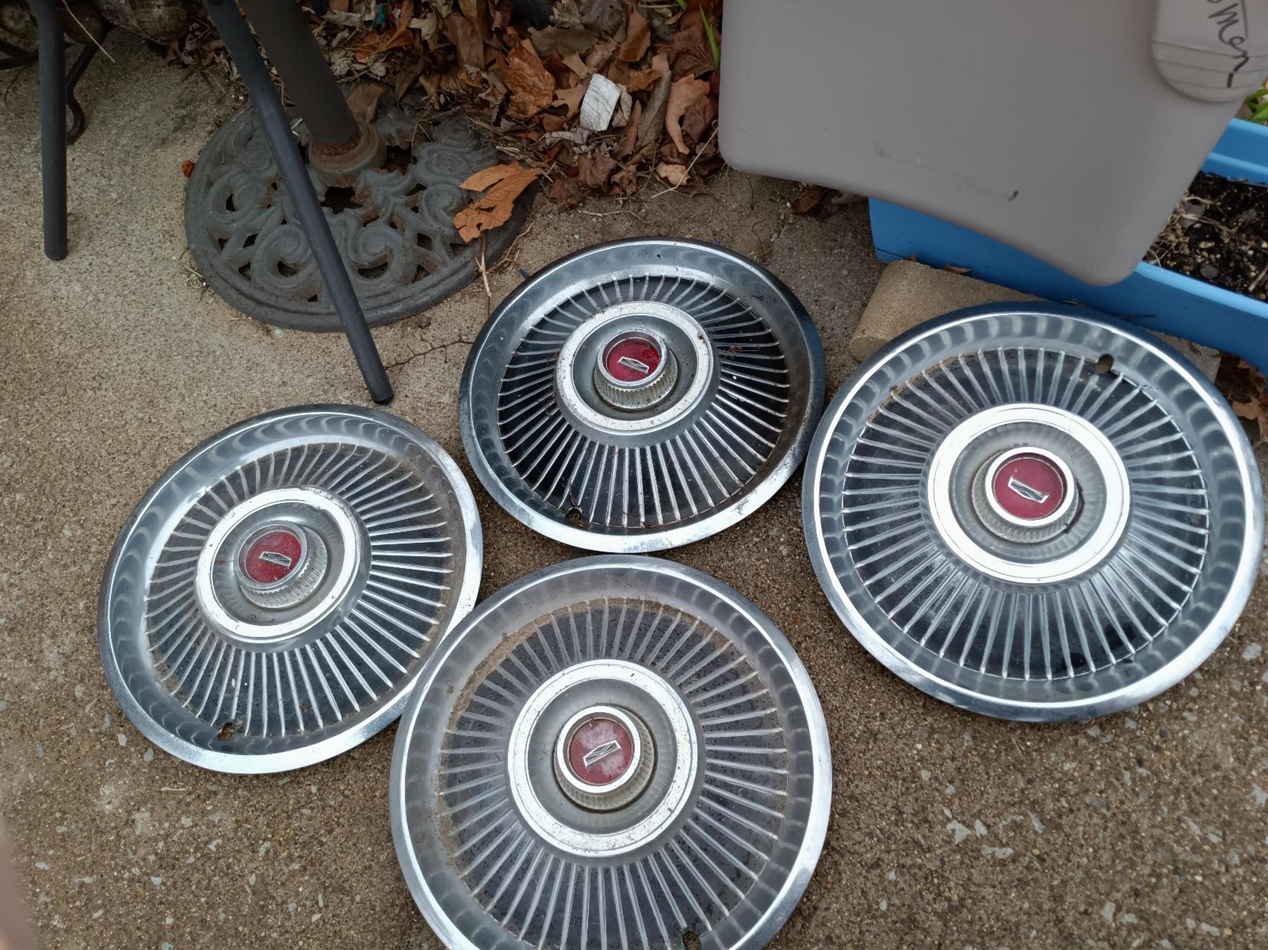 15" ford Torino hubcap set