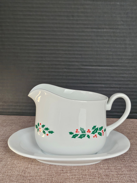 Corning Corelle Winter Holiday Gravy Boat And Underplate # 931169