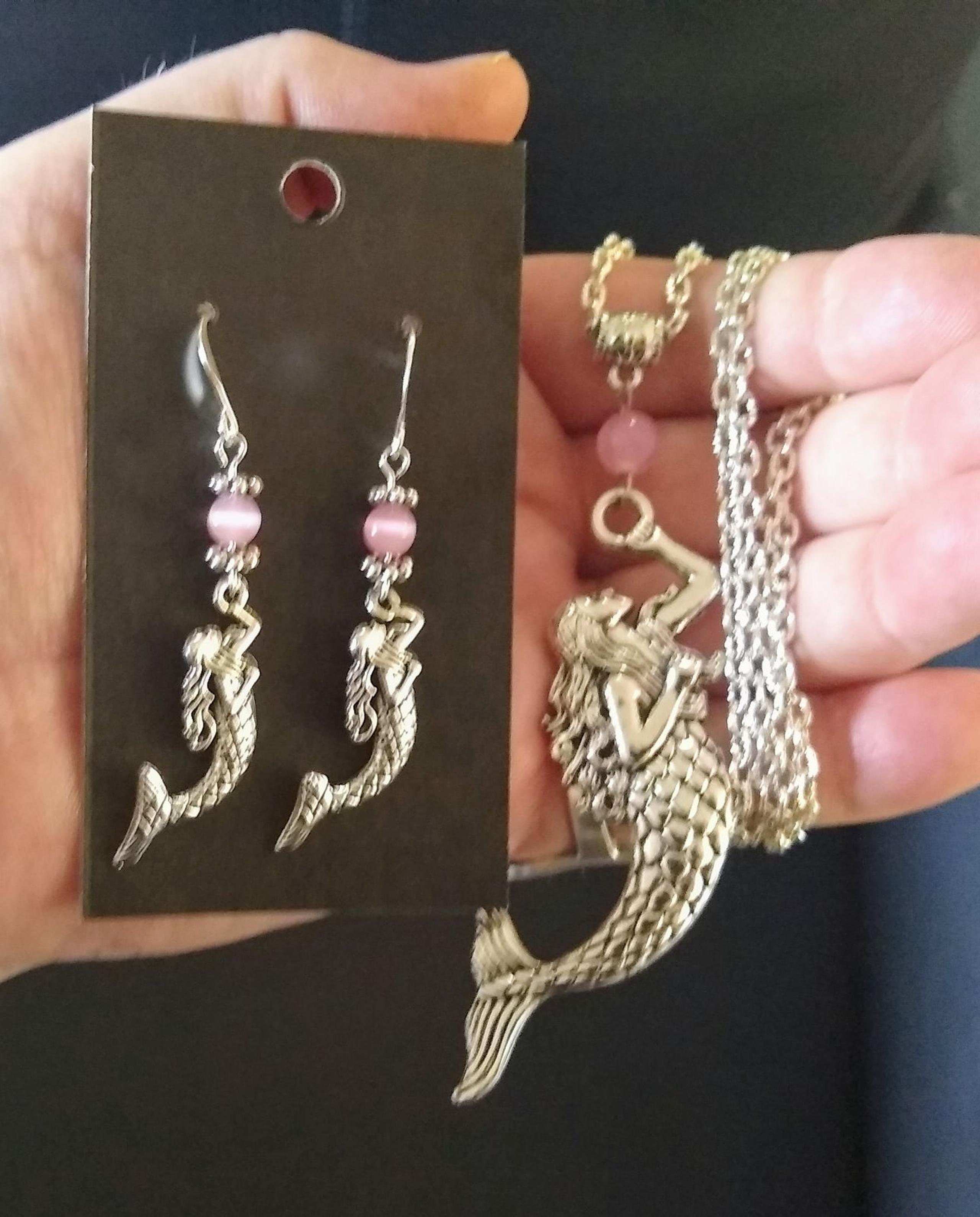 Earrings and necklace set