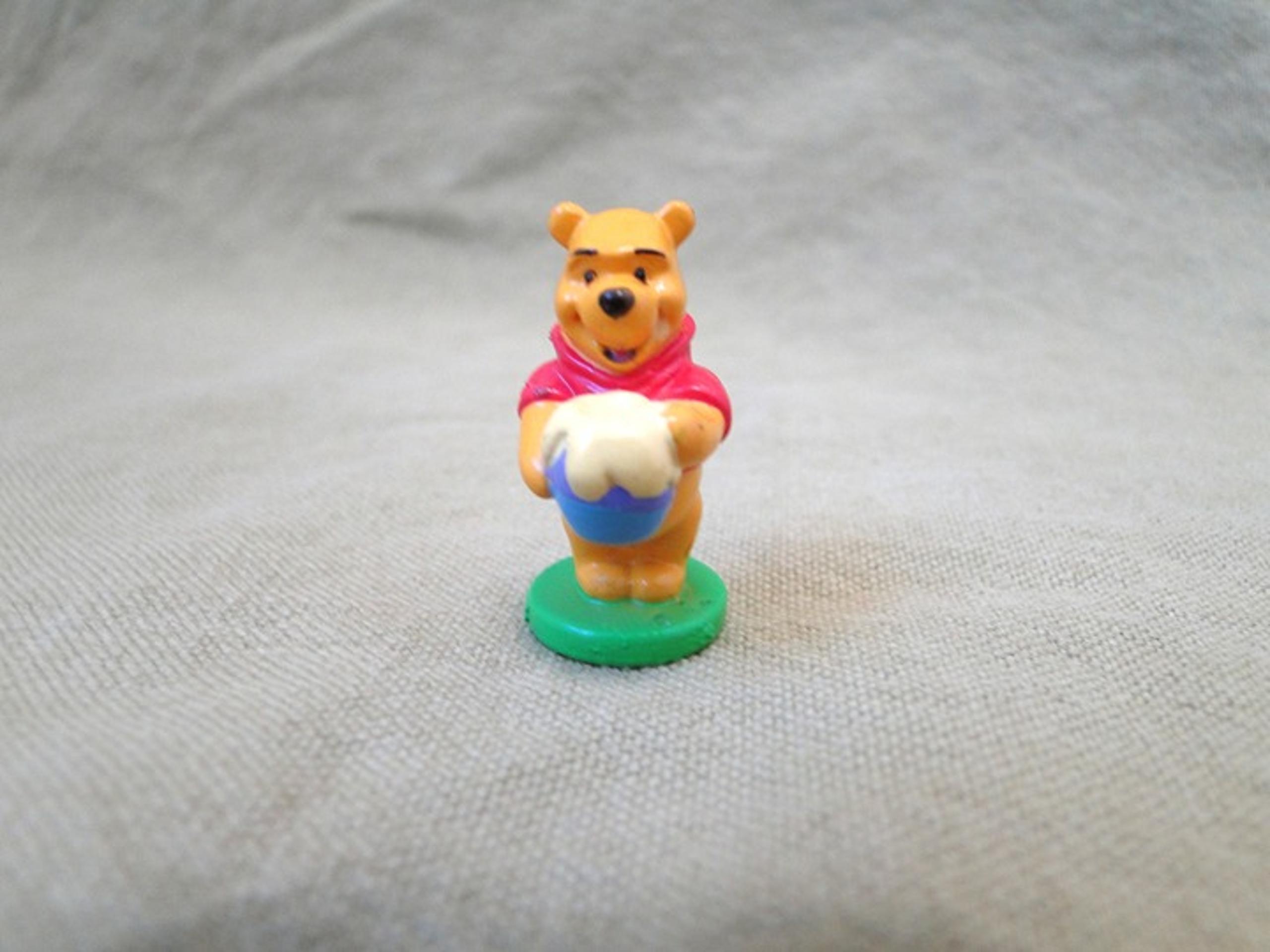 2004 Disney Collector Packs Park Series 3: Winnie the Pooh Mini Figure