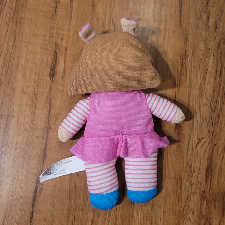 Arthur - D.W. Plush - detail