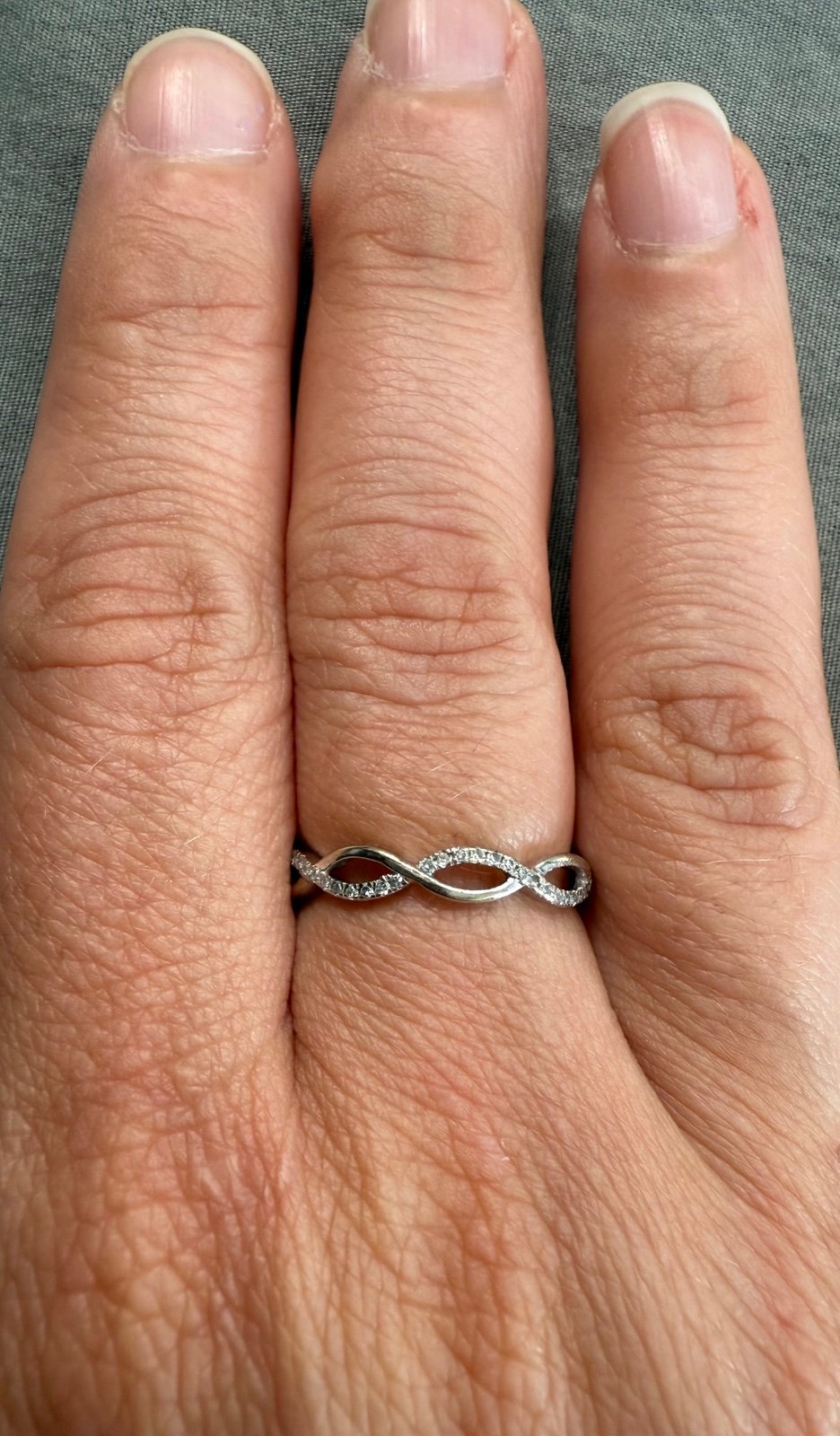 10k White Gold and Diamond Infinity Twist Band