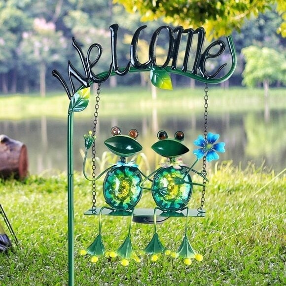New Outdoor Garden Solar Lights, Frog Swing Decor with Welcome Sign for yards