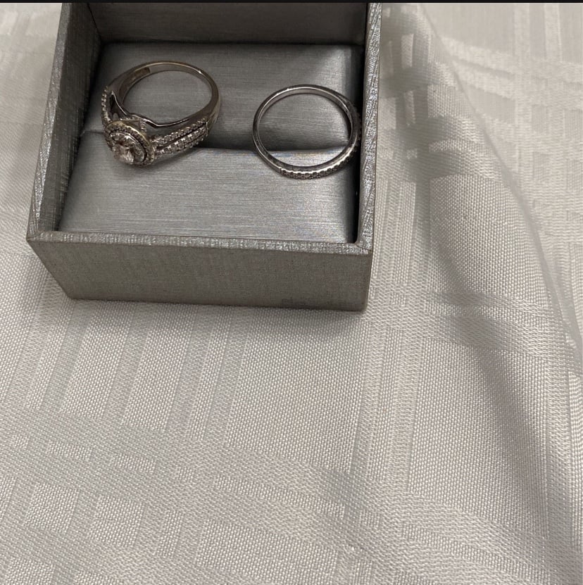 14k white gold diamond size 7 Ring