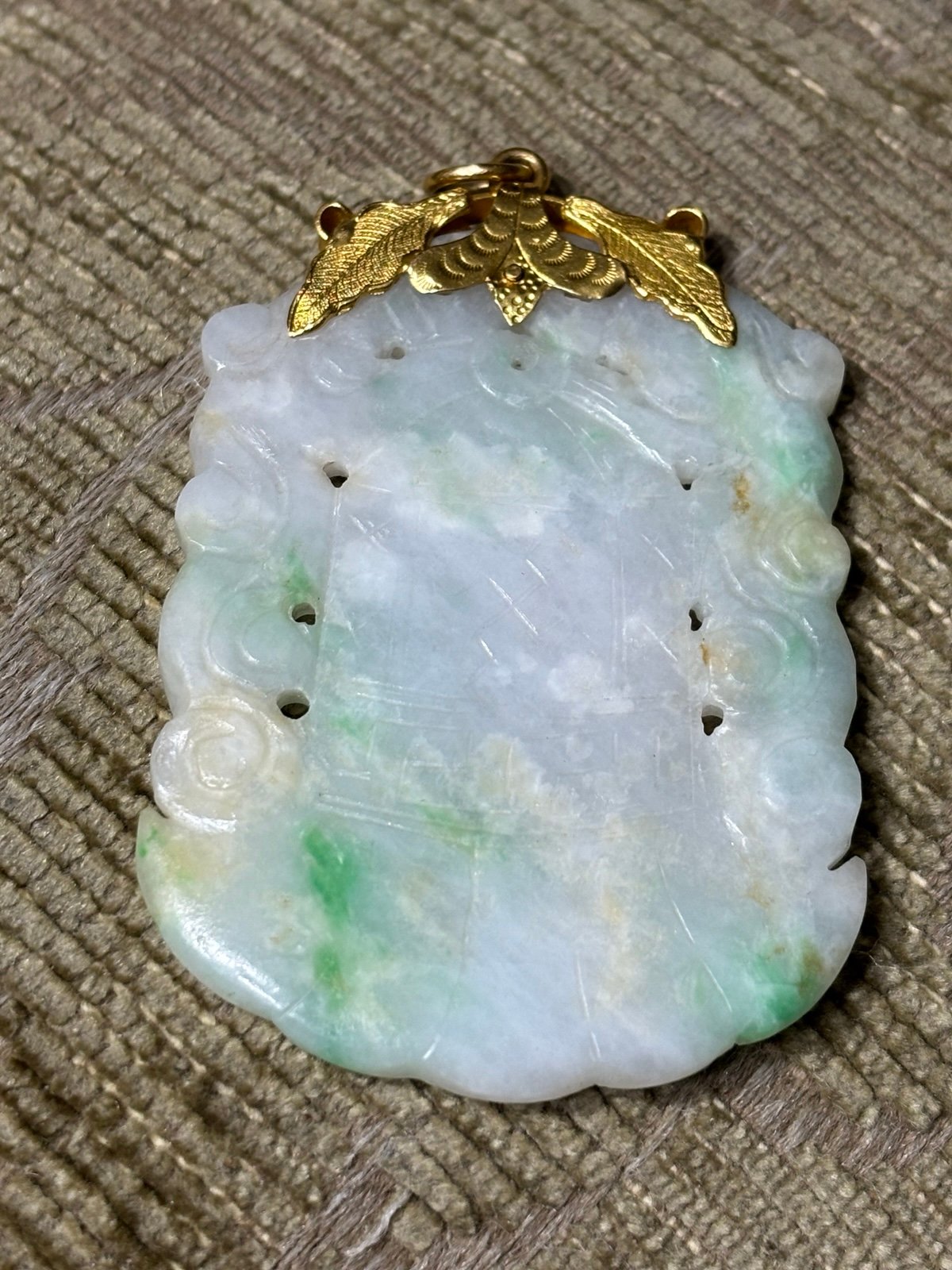 VINTAGE CHINESE NATURAL WHITE & APPLE GREEN JADE JADEITE PENDANT