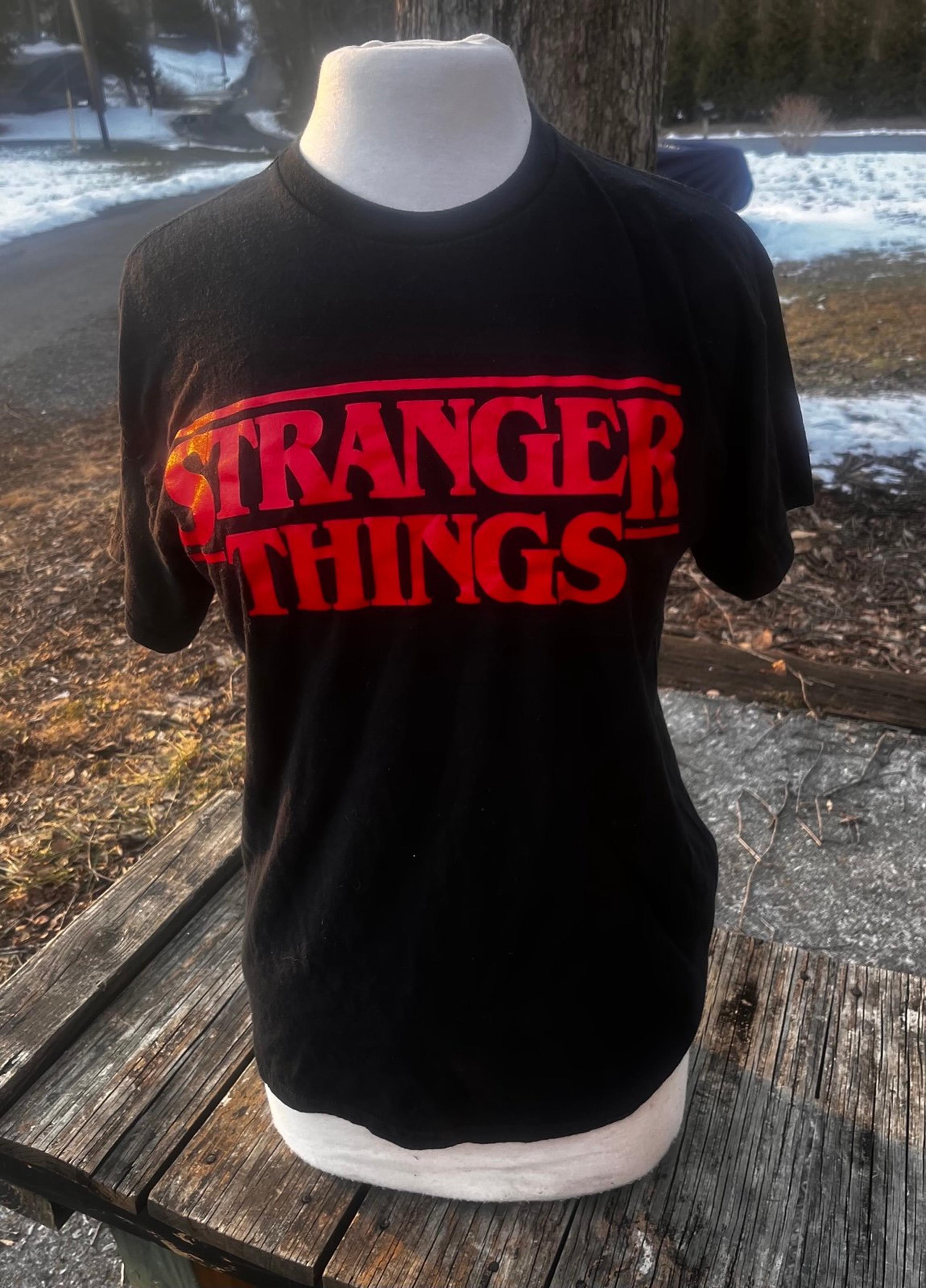NETFLIX STRANGER THINGS BLACK TSHIRT UNISEX / WOMANS MENS MEDIUM