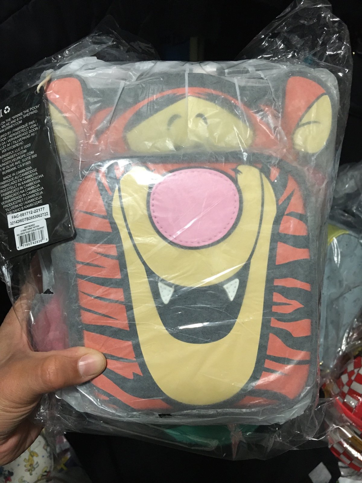 Loungefly tigger crossbody